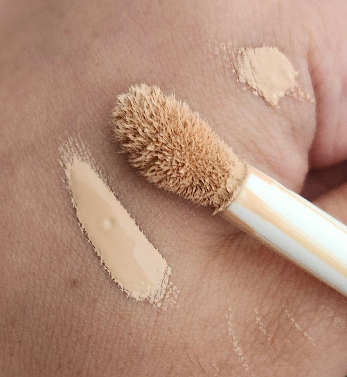 スタジオ ラディアンス 24 ルミナス コンシーラー/M・A・C/リキッドコンシーラーを使ったクチコミ(2枚目)