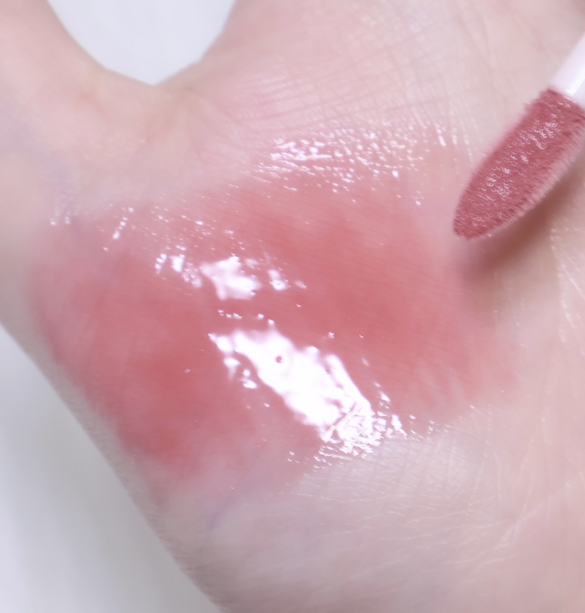 フィー 3Dボリューミンググロス B08 ロージー  70％/fwee/リップグロスを使ったクチコミ（2枚目）