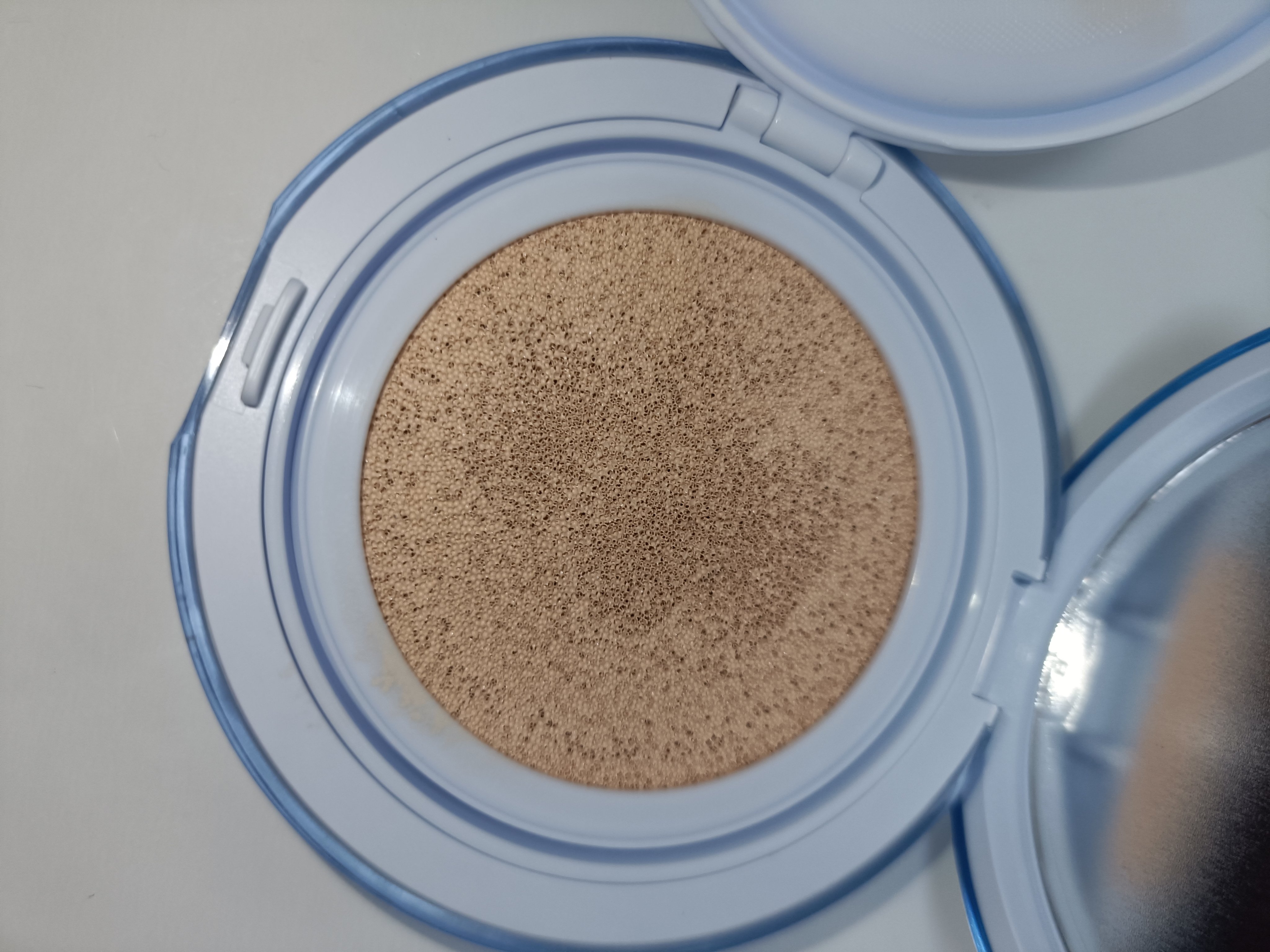 フィー クッションガラス ナチュラル/fwee/クッションファンデーションを使ったクチコミ（3枚目）