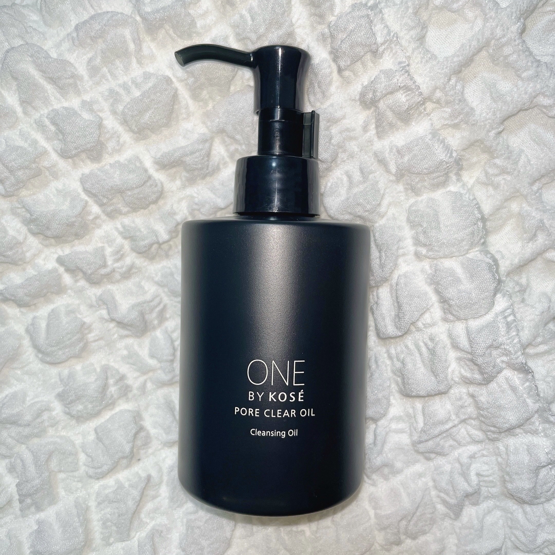 ONE BY KOSE
ポアクリア オイル 180mL

【商品詳細】
◆クレンジングオイル
頑固な毛穴角栓を溶解。うるおいを守り、毛穴汚れもメイクも激落ち
◆角栓クリア技術
毛穴の約20,000分の1サイズの微細な洗浄成分を配合
◆厳選し