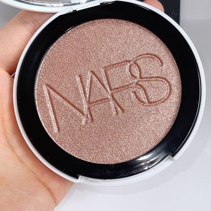 NARS ライトリフレクティング ルミナイジングパウダー/NARS/パウダーハイライトを使ったクチコミ(3枚目)