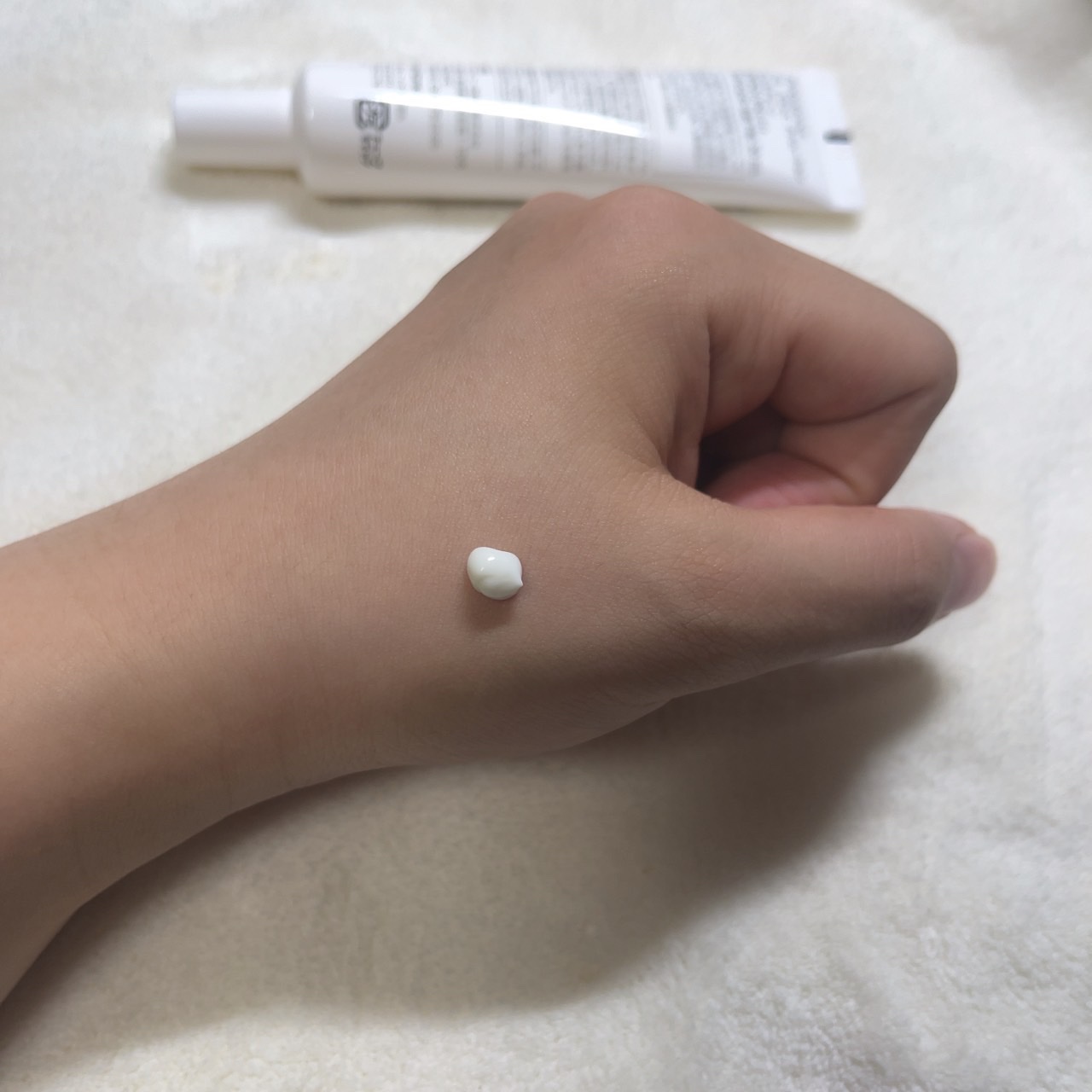 アドバンスドリペア　シカ　バランス　Ｐソリューション　サンスクリーン/PHYSIOGEL/日焼け止めクリームを使ったクチコミ（3枚目）