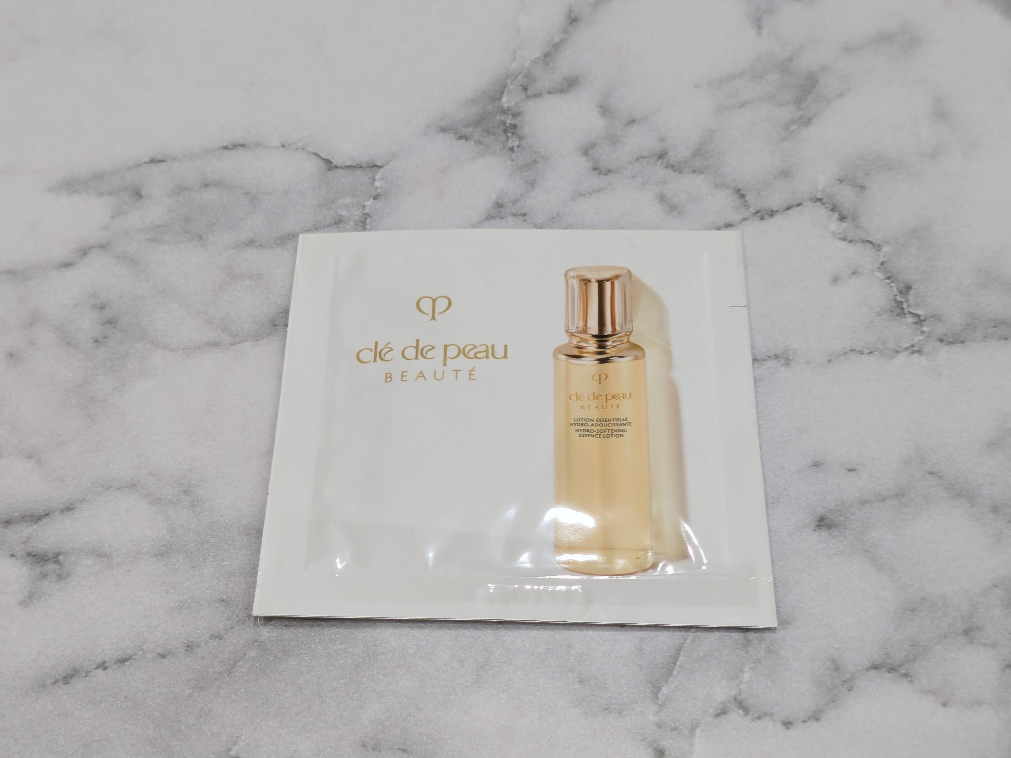 ◯クレ・ド・ポー ボーテ
 ローションエサンシエル A

独自の技術で角層の深部に
濃密な潤いを閉じ込め
キメの整ったなめらかで洗練された肌へと導く✨

スッと馴染んでうるおいで満たしてくれます♡
キメが整って肌もやわらかくなったように感じ