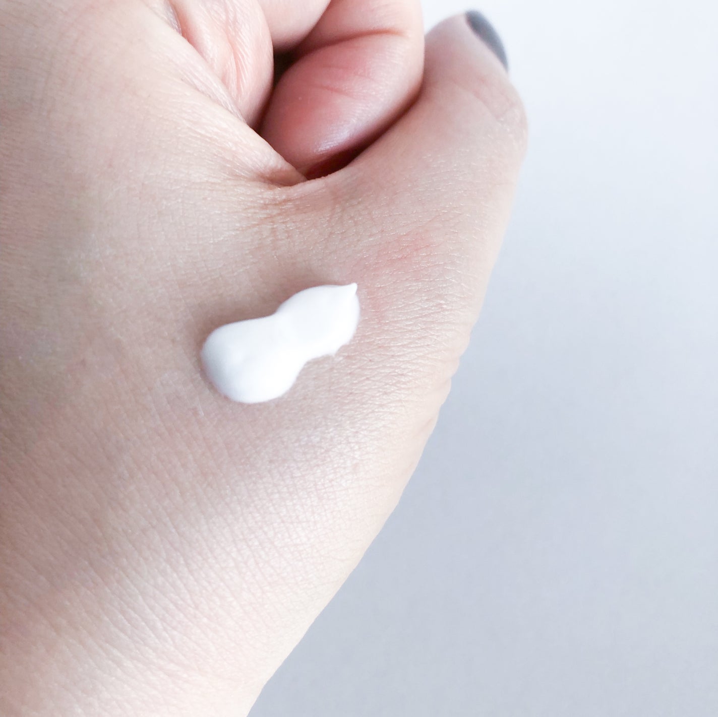 ニベア スキンミルク クリーミィ ほのかなフローラルの香り/ニベア/ボディミルクを使ったクチコミ(2枚目)