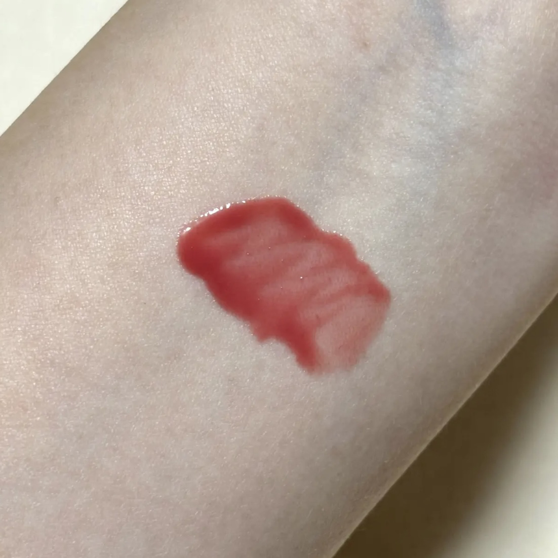 フィー 3Dボリューミンググロス B08 ロージー  70％/fwee/リップグロスを使ったクチコミ（2枚目）