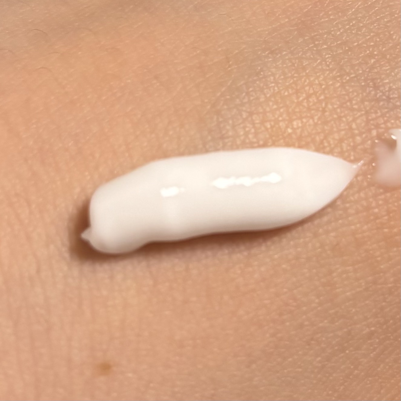 モモリ 濃厚しっとりヘアクリームのクチコミ「モモリ　濃厚しっとりヘアクリーム

テスターで使用して香りが気に入ったので購入しました！

桃.....」（2枚目）