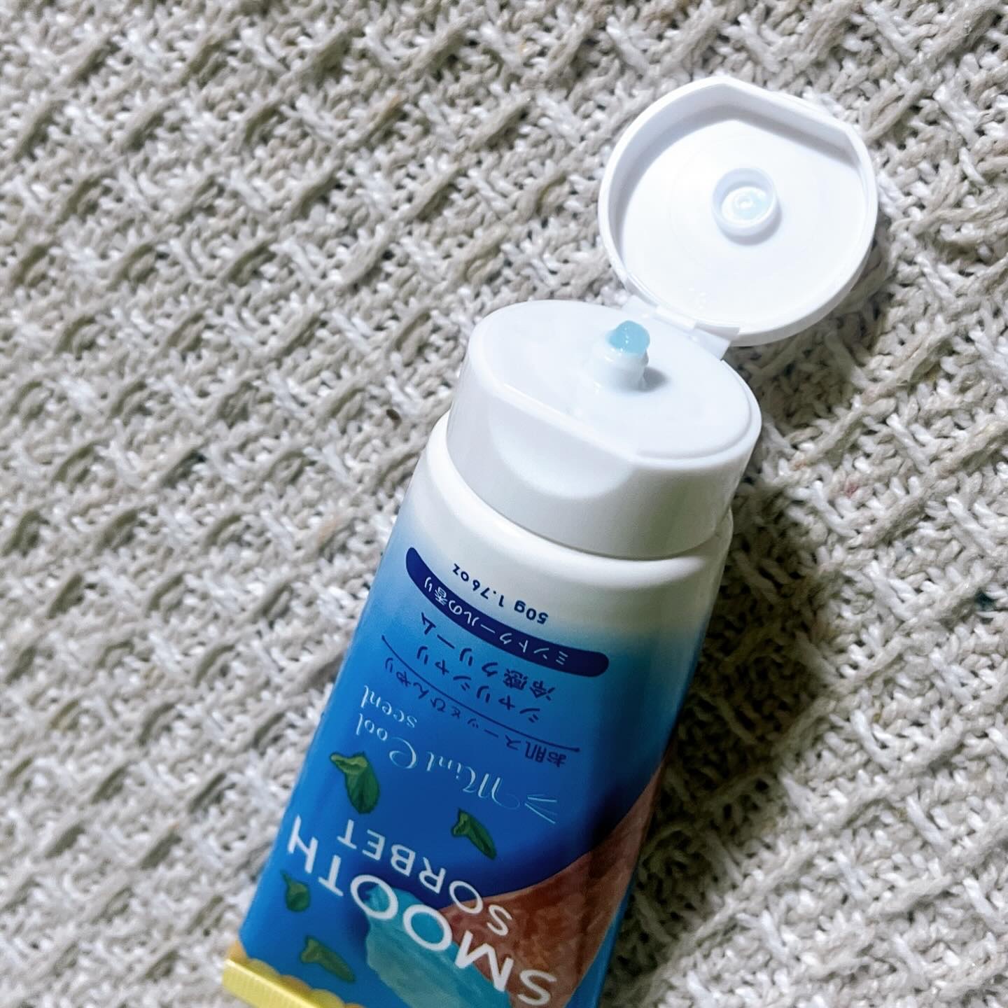 DAISO スムースソルベ ストロベリーのクチコミ「お肌スーッとひんやり
シャリシャリ冷感クリーム

ミントクールの香り🩵🩵

ダイソーで購入。
.....」（2枚目）