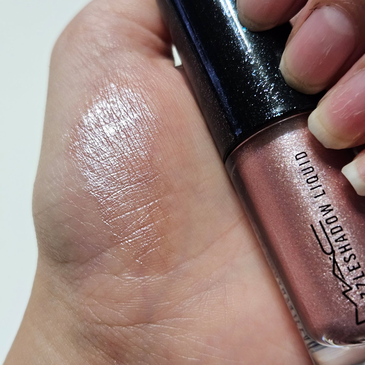 ダズルシャドウ リキッド/M・A・C/リキッドアイシャドウを使ったクチコミ(4枚目)