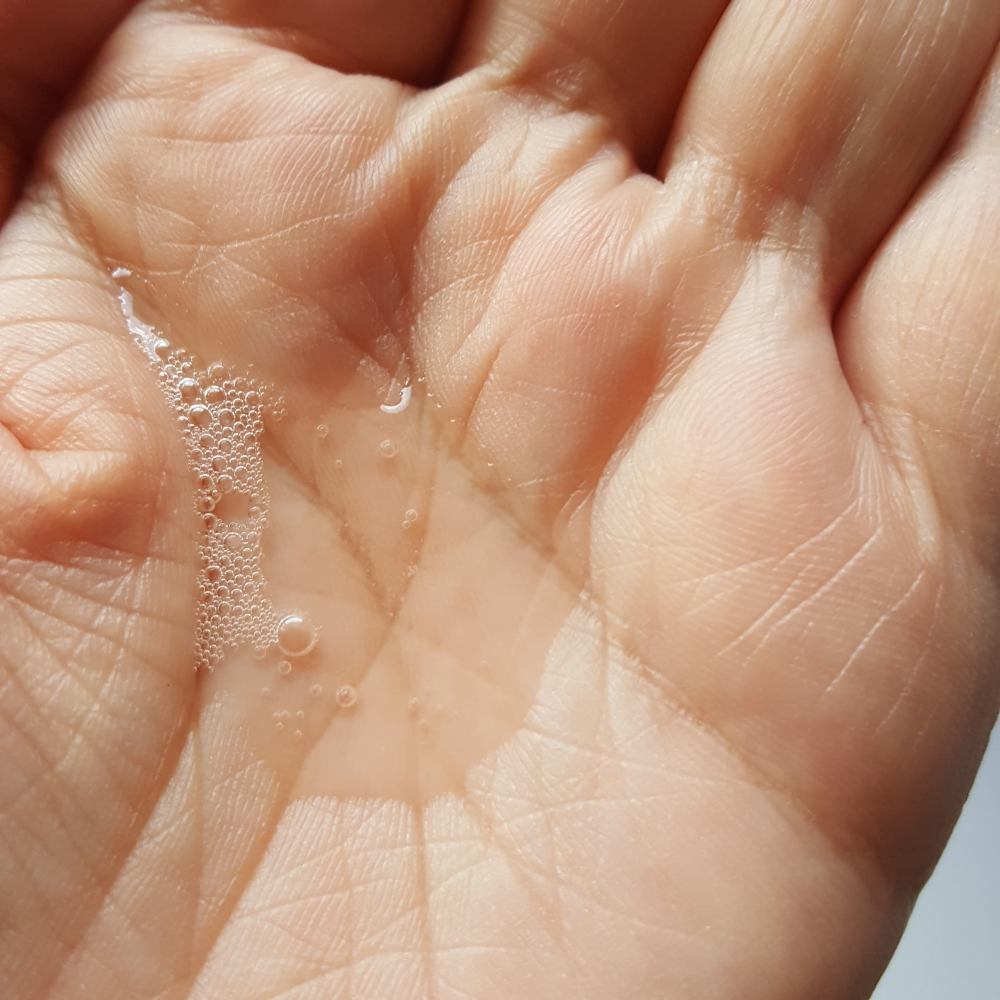 リーゼ リーゼ ブリーチヘア用 アイロン下地セラムのクチコミ「Liese
ブリーチヘア用　アイロン下地


熱や摩擦ダメージに着目
低温アイロンで形つくスト.....」（3枚目）