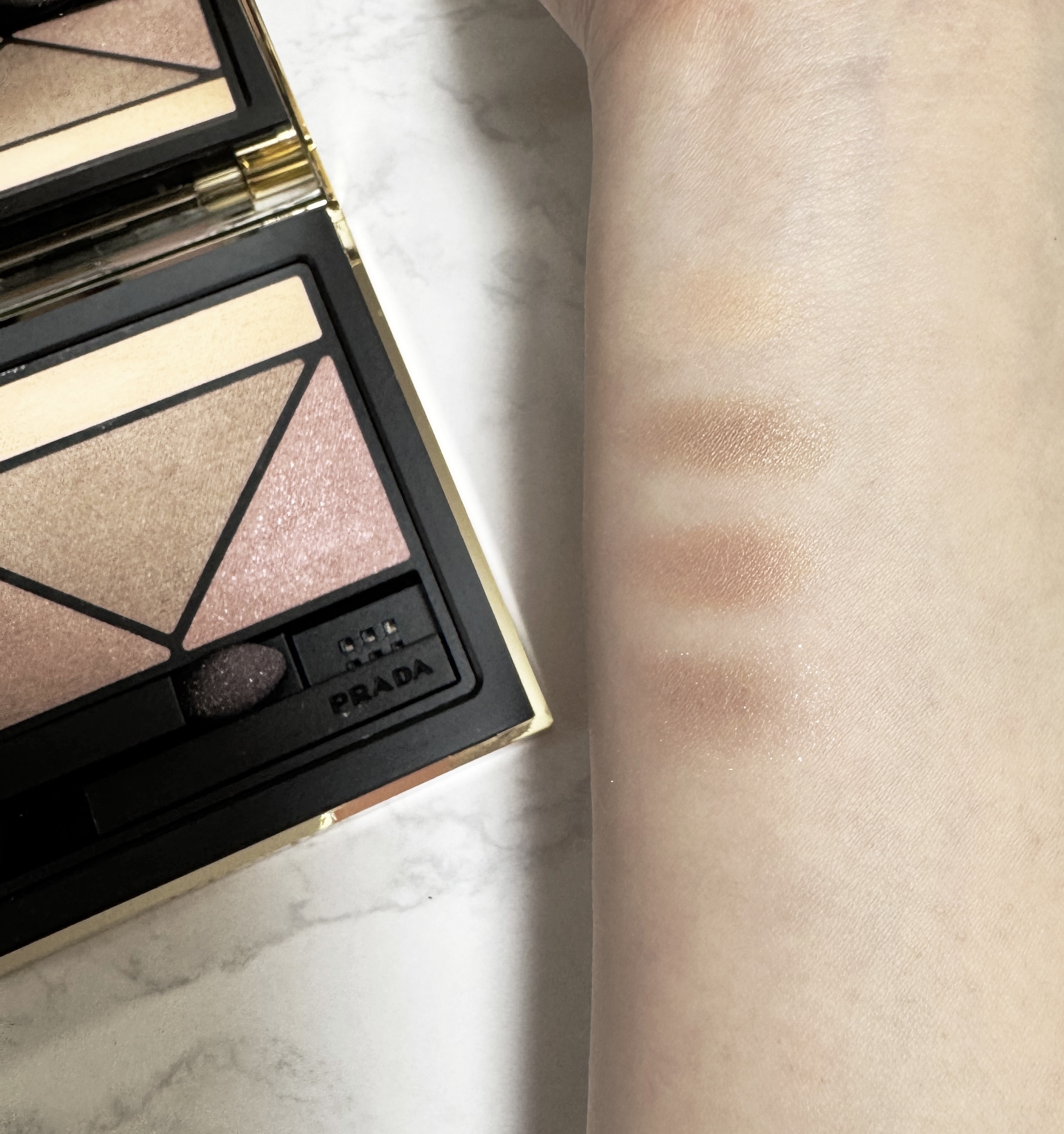 ダイメンションズ マルチエフェクト アイシャドウ/PRADA BEAUTY/アイシャドウパレットを使ったクチコミ（3枚目）