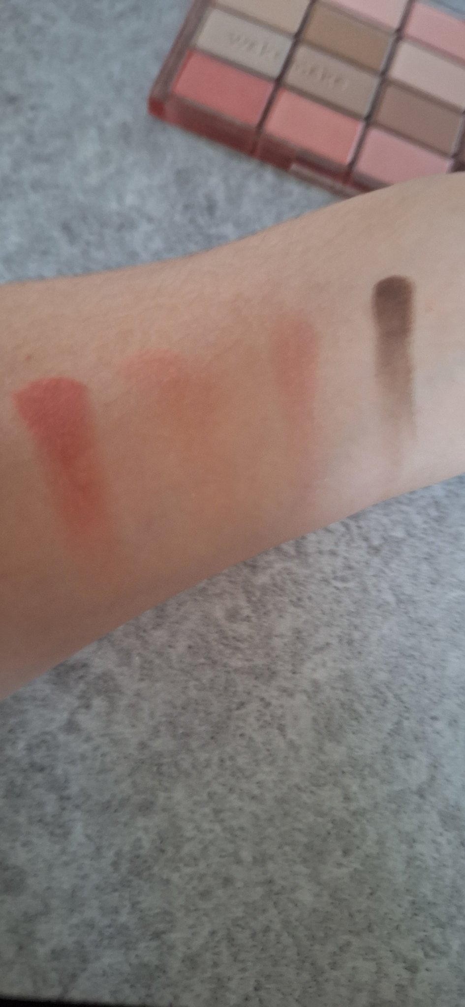 ソフトブラーリングアイパレット/wakemake/アイシャドウパレットを使ったクチコミ（3枚目）