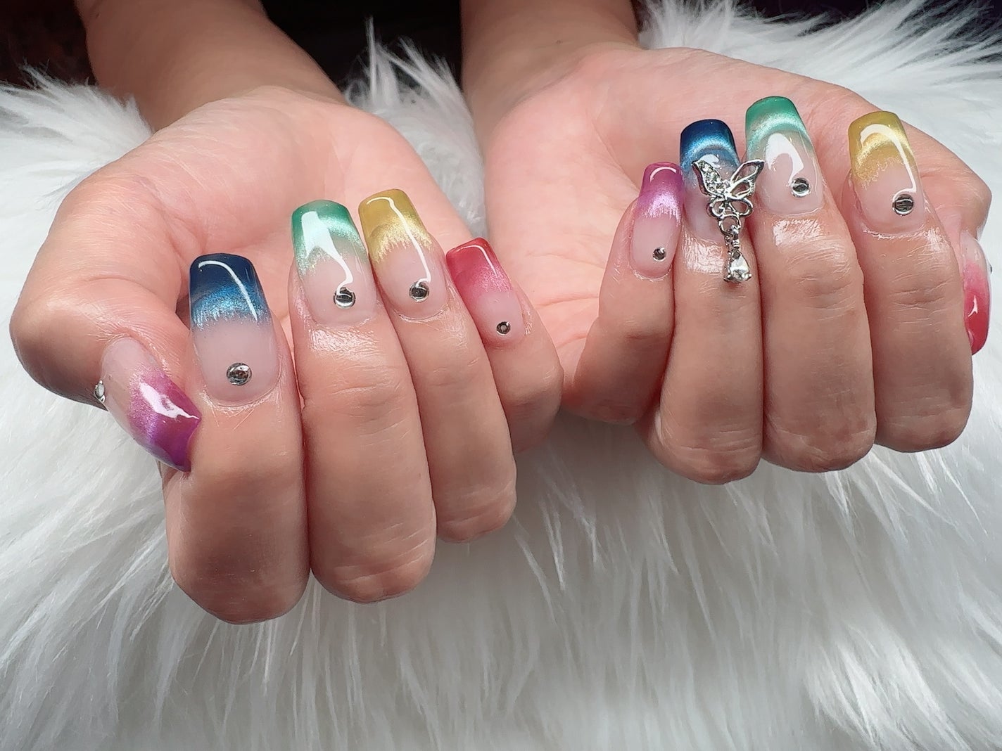 ちゃーん♡ on LIPS 「ジェルネイルデザイン#ジェルネイル#夏ネイル#夏カラー#カラフ..」(1枚目)