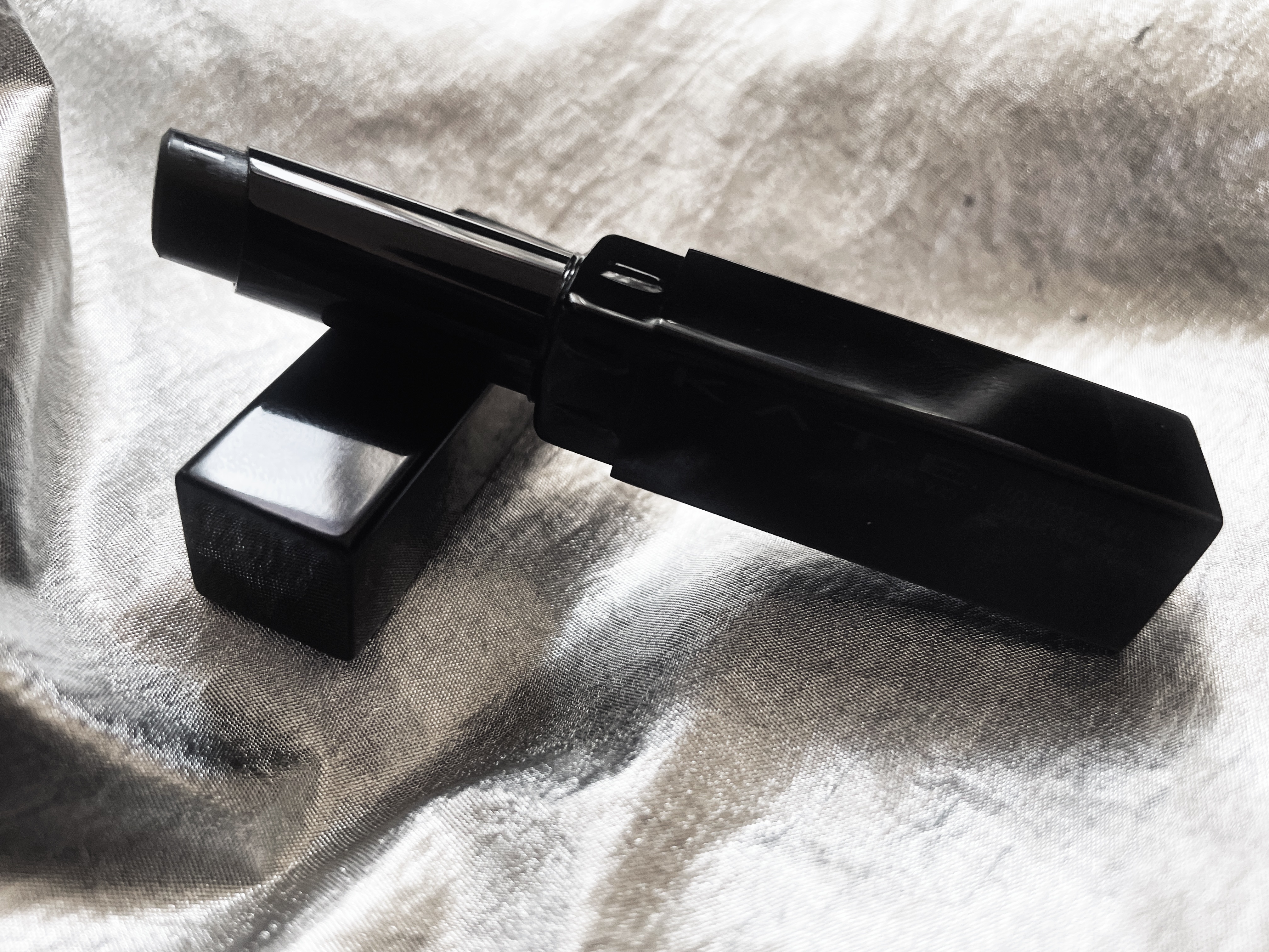 ケイト リップモンスターカラートナー/KATE/口紅を使ったクチコミ（2枚目）