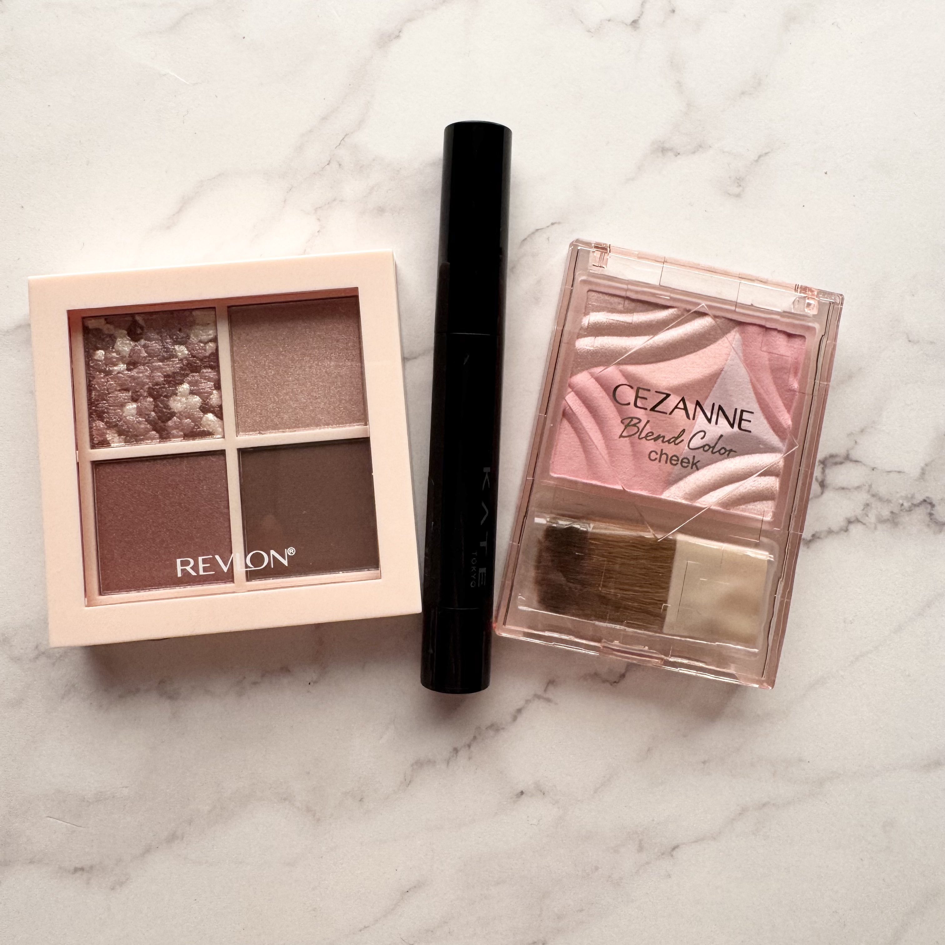 レブロン ダズル アイシャドウ クアッド/REVLON/アイシャドウパレットを使ったクチコミ（1枚目）