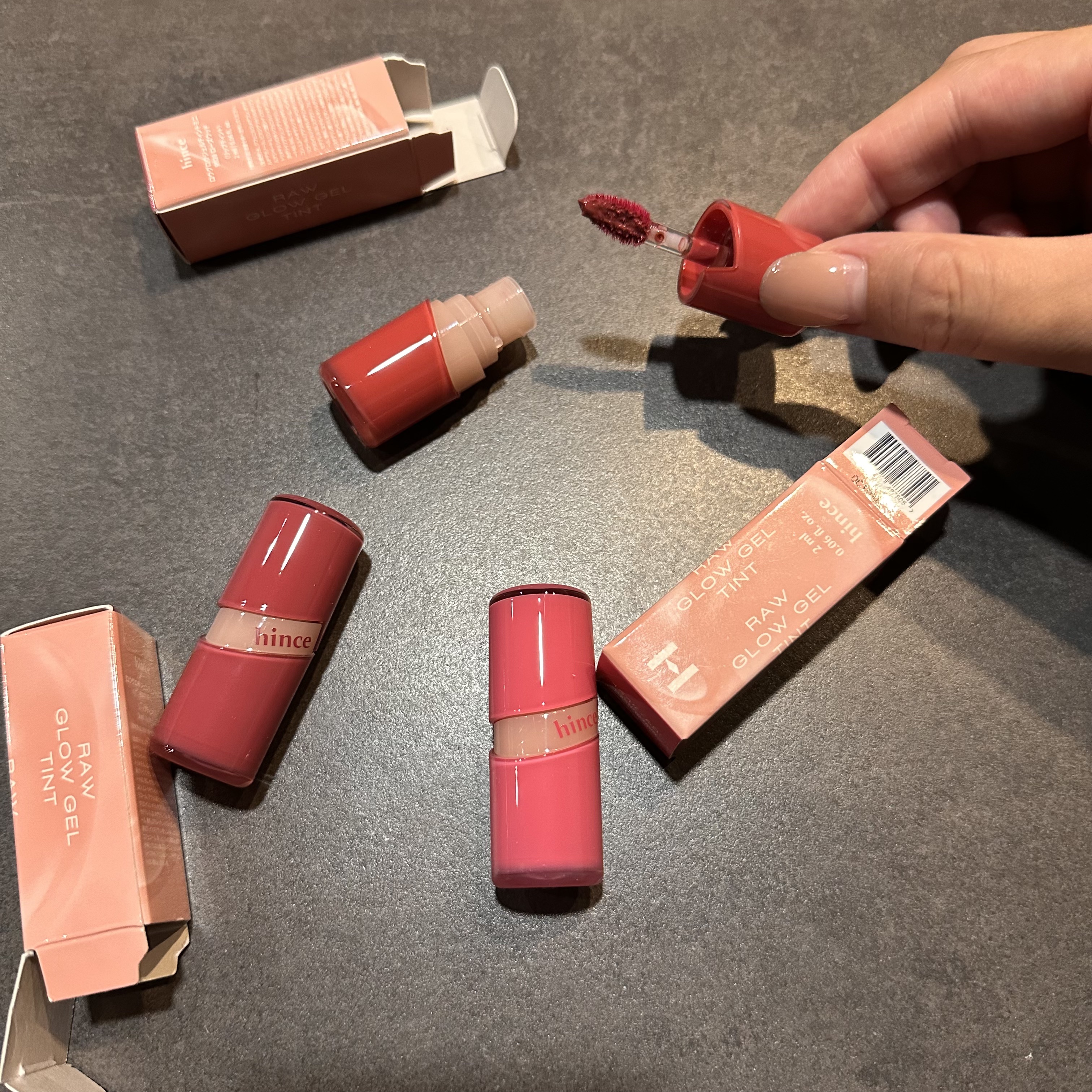 ロウグロウジェルティント R020 ローズウッド（ミニ）/hince/リップティントを使ったクチコミ（2枚目）