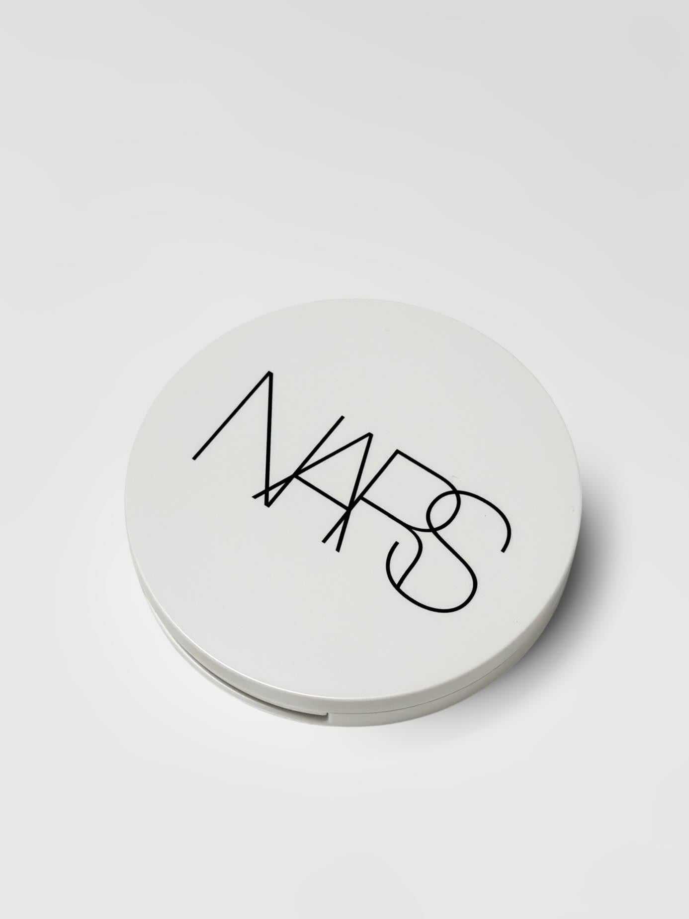 NARS ライトリフレクティング ルミナイジングパウダー/NARS/パウダーハイライトを使ったクチコミ(3枚目)