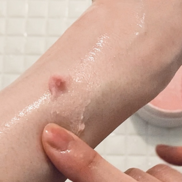 Q+Me スウィート ボム タラソ スクラブ/AGARISM/バスト・ヒップケアを使ったクチコミ（2枚目）