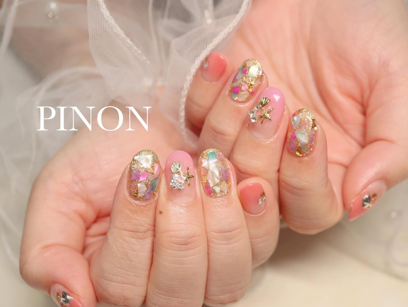 shino on LIPS 「お持ち込みデザインシェルを使った夏らしいデザイン☺︎夏のパーツ..」(2枚目)