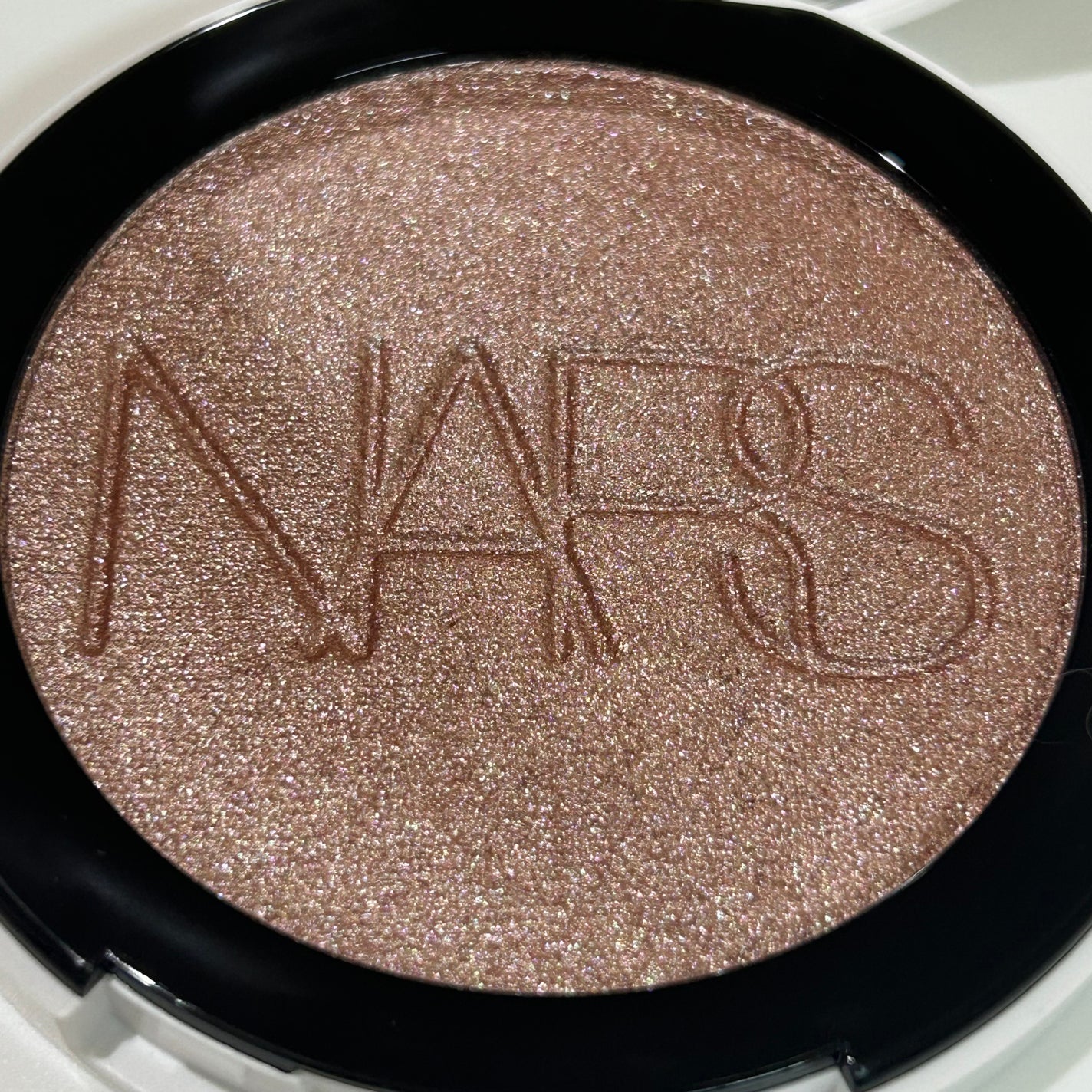 NARS ライトリフレクティング ルミナイジングパウダー/NARS/パウダーハイライトを使ったクチコミ(3枚目)