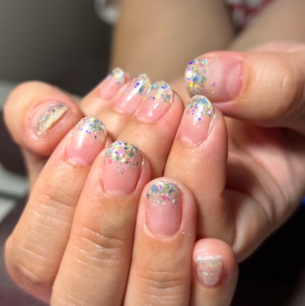 おとくちゃん♡フォロバ on LIPS 「クリア系の色んなラメを使ってラメグラデーション✨色々なカラーに..」(1枚目)