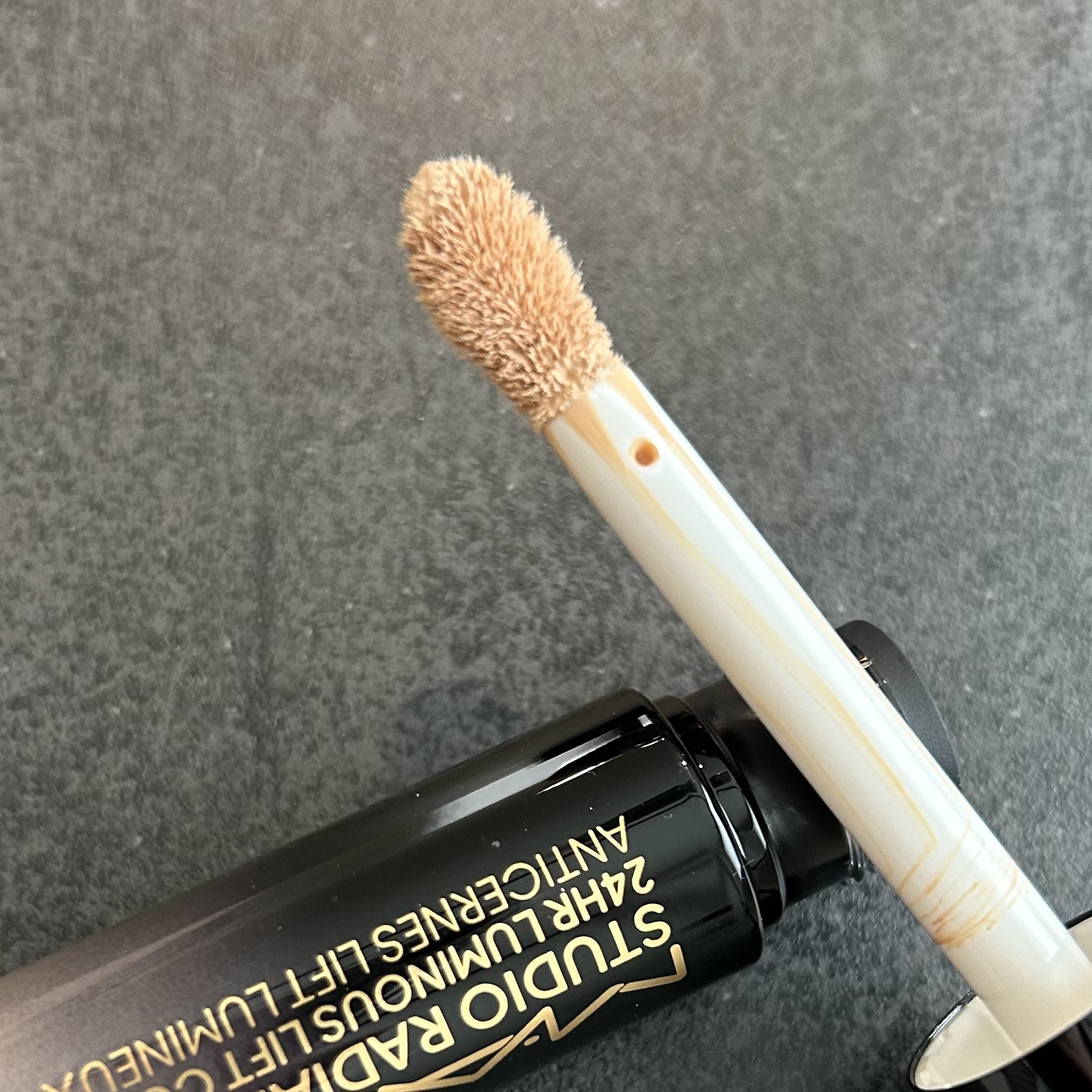 スタジオ ラディアンス 24 ルミナス コンシーラー/M・A・C/リキッドコンシーラーを使ったクチコミ（2枚目）