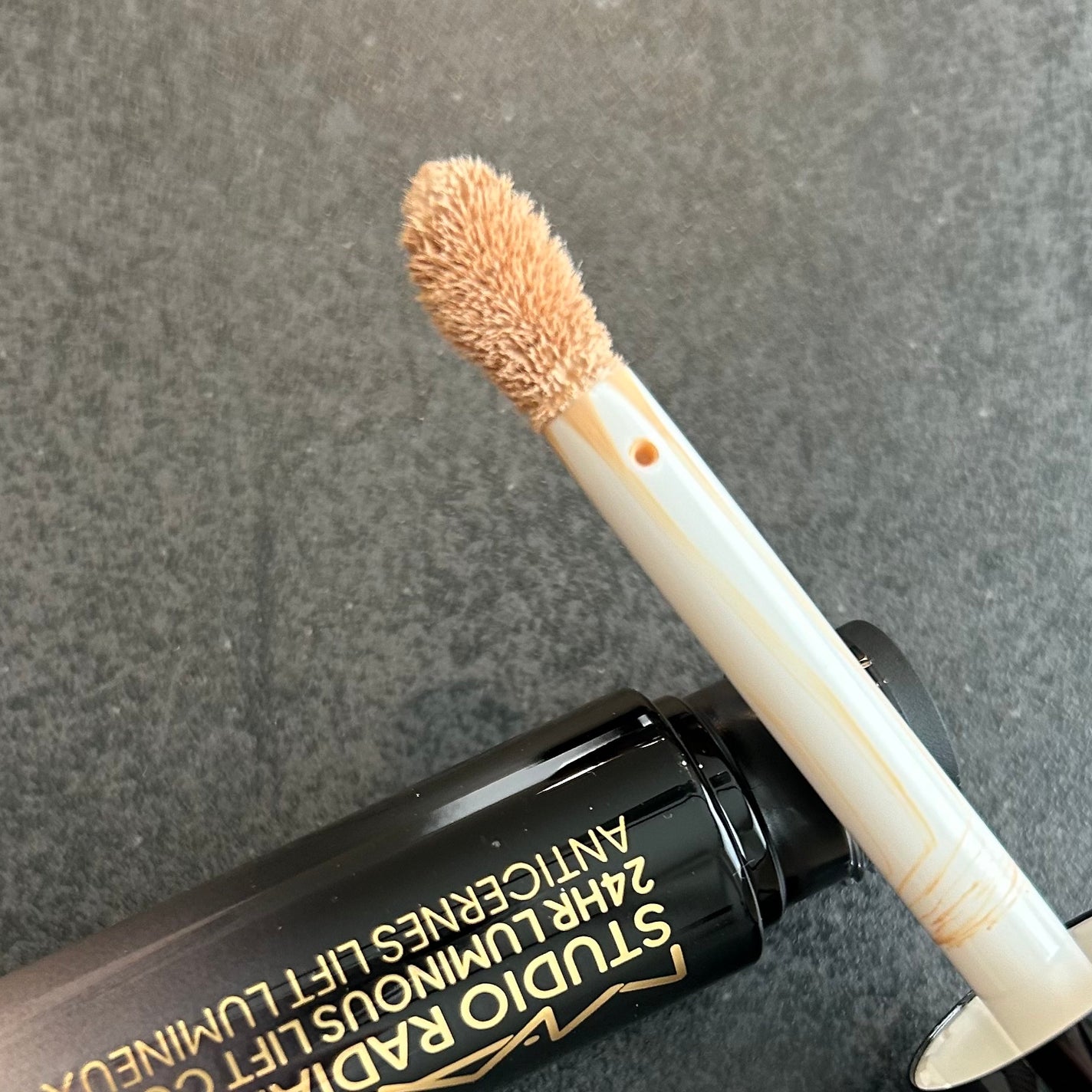 スタジオ ラディアンス 24 ルミナス コンシーラー/M・A・C/リキッドコンシーラーを使ったクチコミ(2枚目)