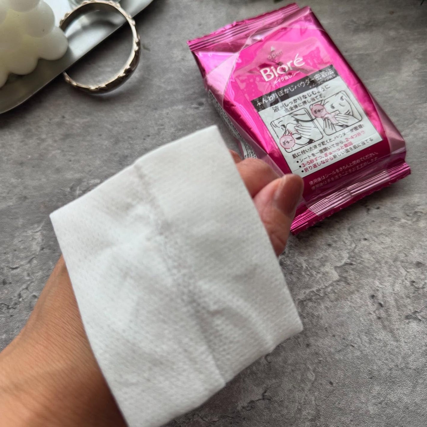 arisya08 on LIPS 「ビオレメイク直しシート&メイク持続シートさらマット肌続くセット..」(6枚目)