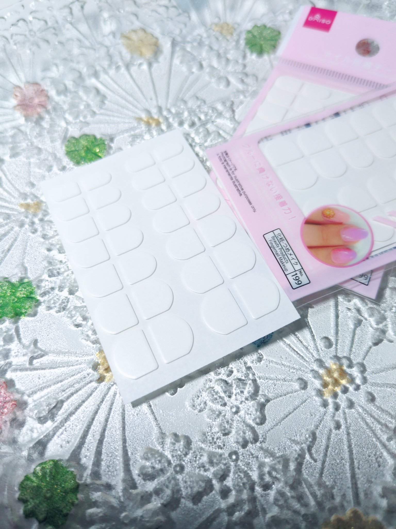 ネイル接着テープ 小さい爪用/DAISO/ネイルシールを使ったクチコミ（2枚目）