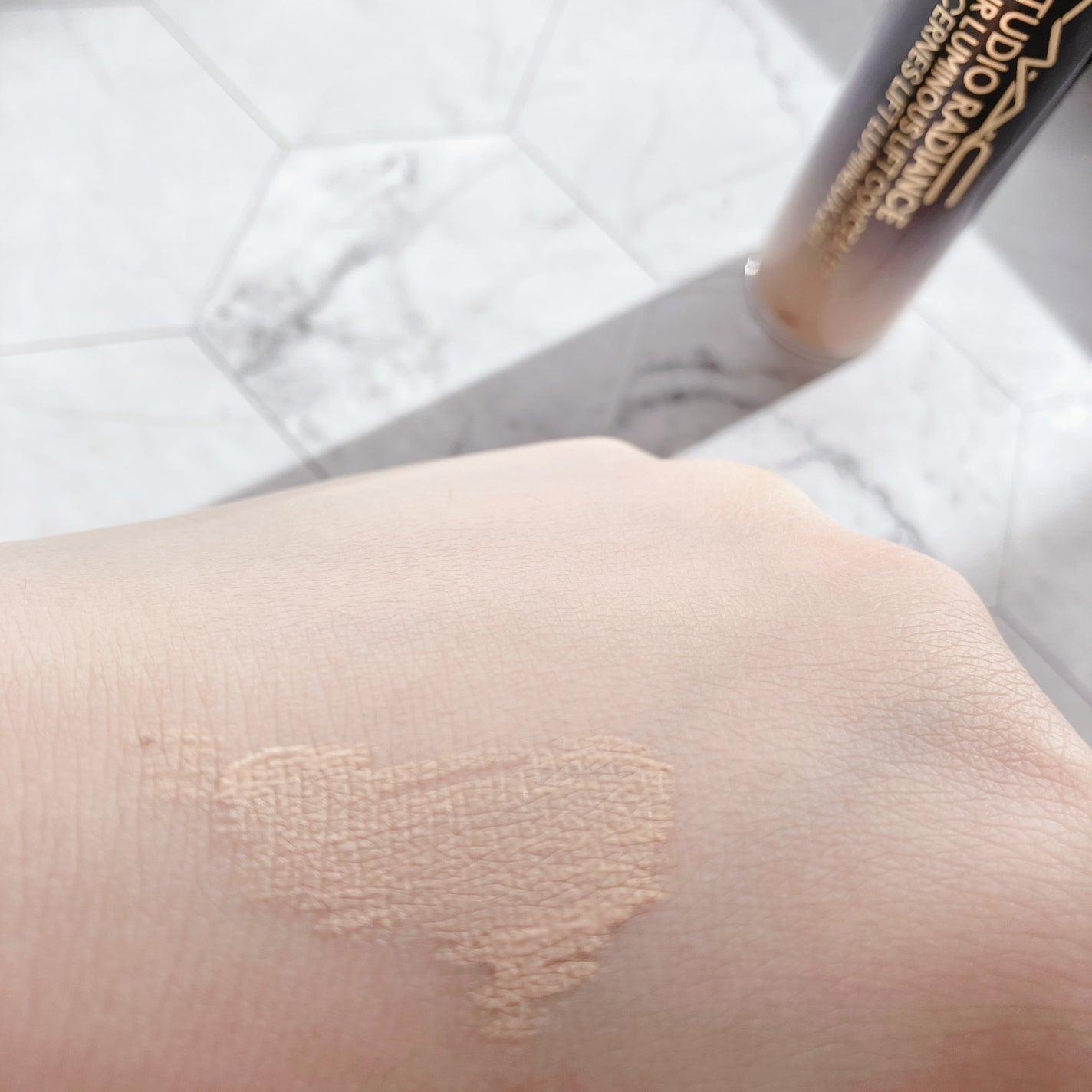 スタジオ ラディアンス 24 ルミナス コンシーラー/M・A・C/リキッドコンシーラーを使ったクチコミ(3枚目)