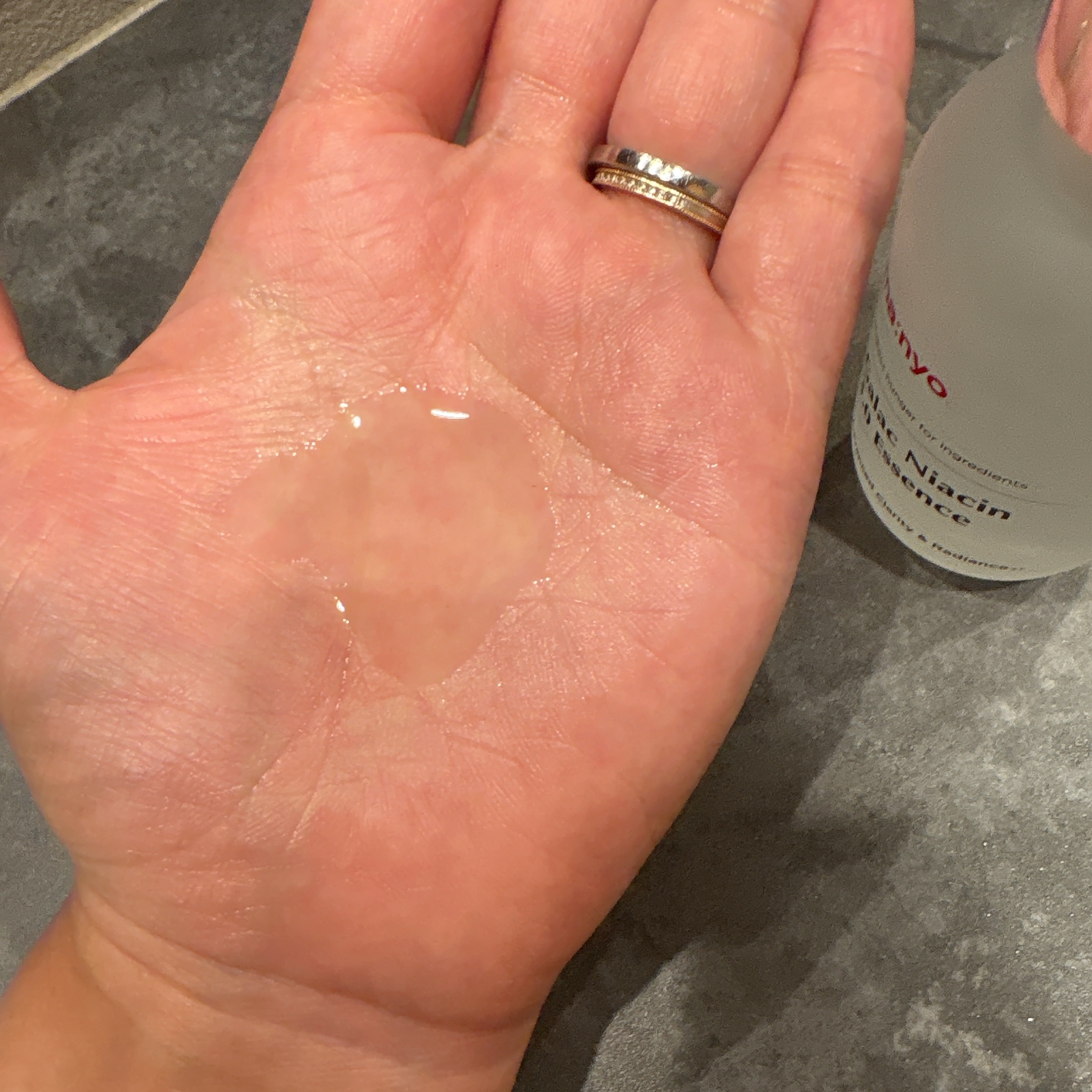 ガラク ナイアシン 3.0 エッセンス/manyo/美容液を使ったクチコミ（3枚目）