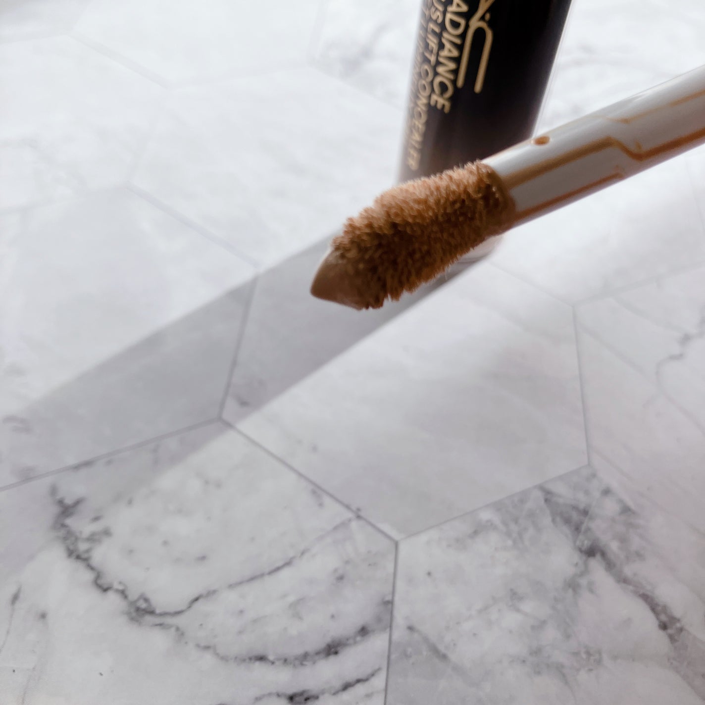 スタジオ ラディアンス 24 ルミナス コンシーラー/M・A・C/リキッドコンシーラーを使ったクチコミ(2枚目)