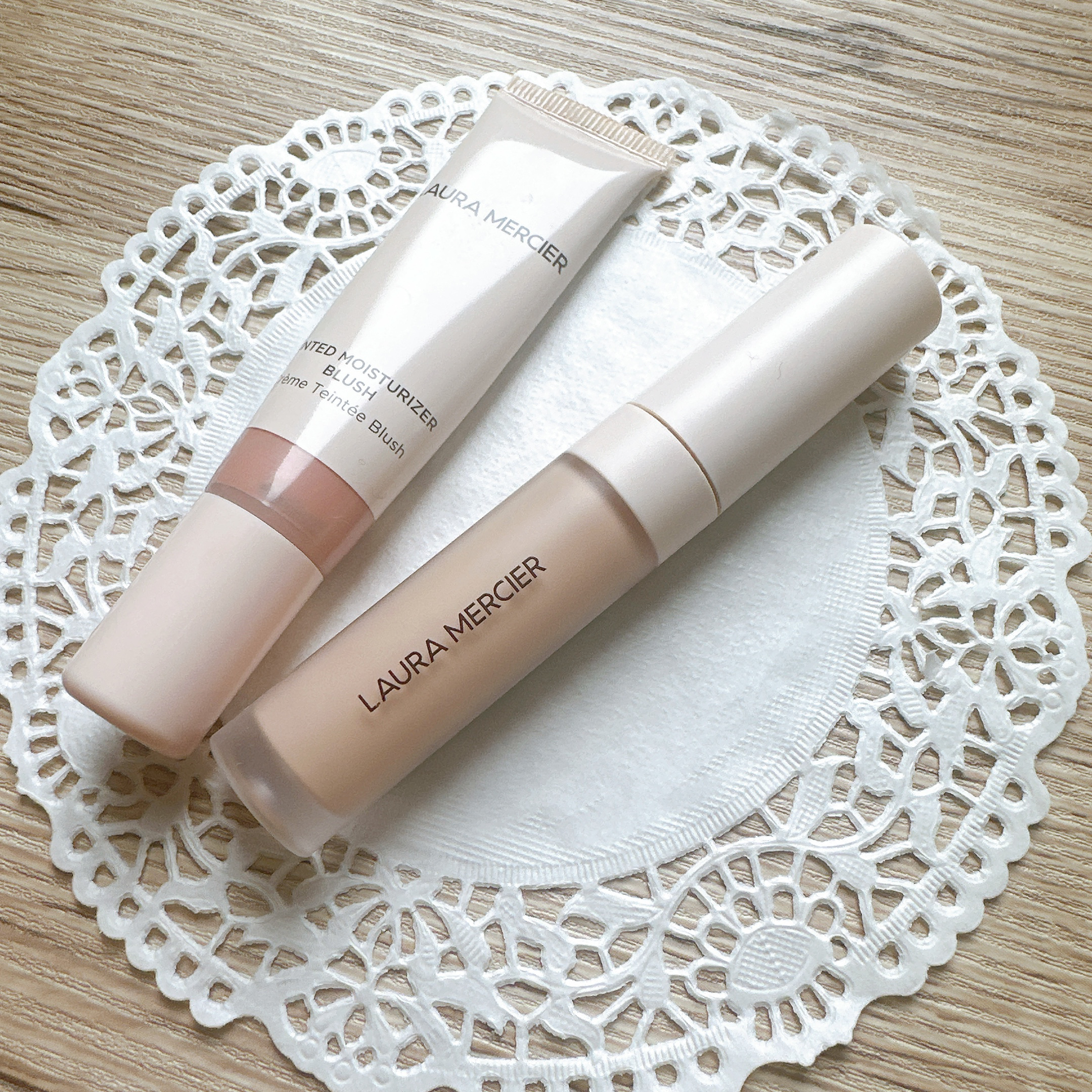 リアル フローレス ウェイトレス パーフェクティング コンシーラー/ローラ メルシエ/リキッドコンシーラーを使ったクチコミ（2枚目）