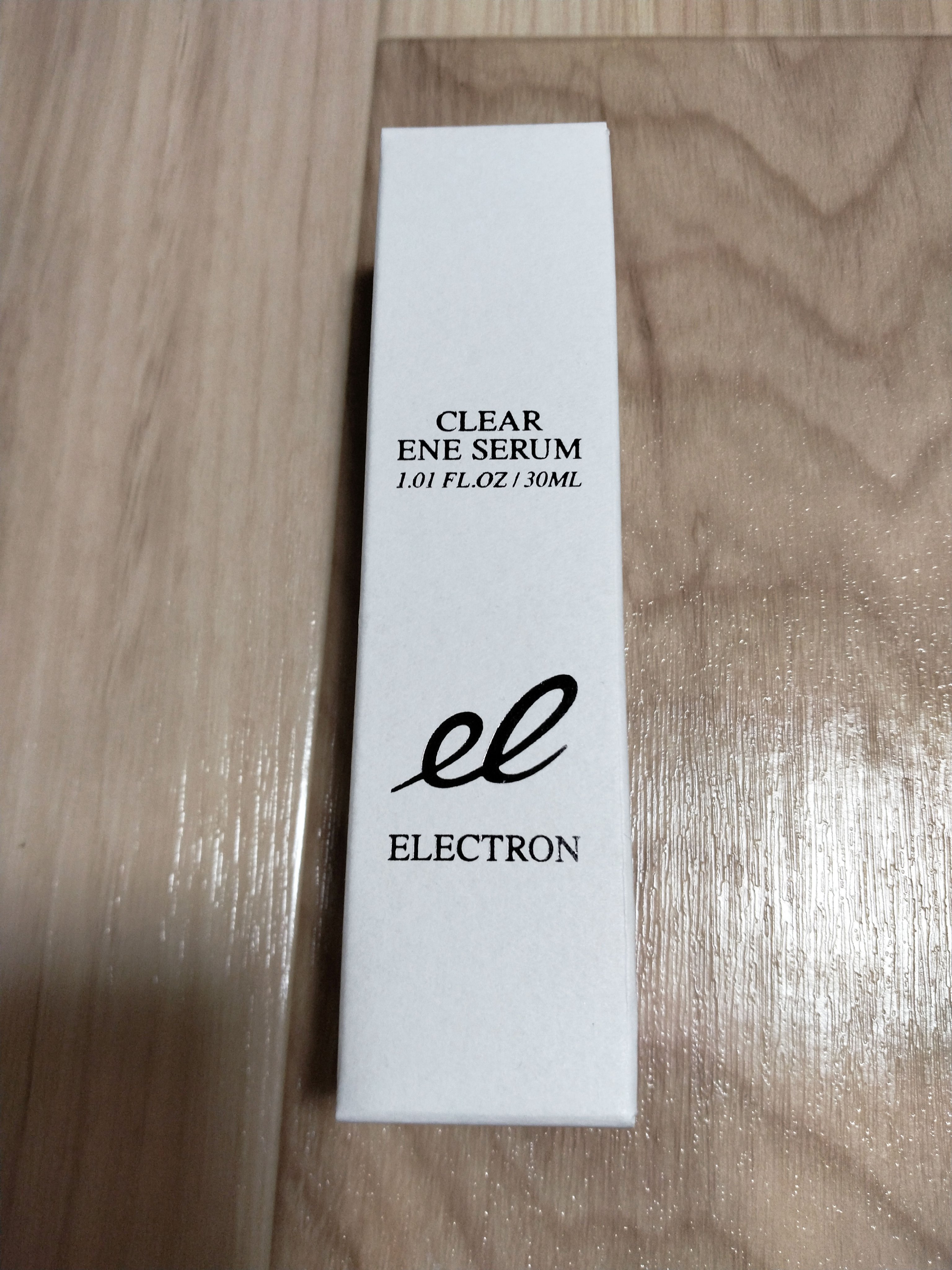 「エレクトロンラボ クリアエネセラム」は、肌の悩みを解決するために開発された美容液で、特に透明感や肌のキメを整える効果が期待できる製品です。このセラムは、高機能な成分を配合しており、肌を整えて美しい状態を保つための助けとなります。

###