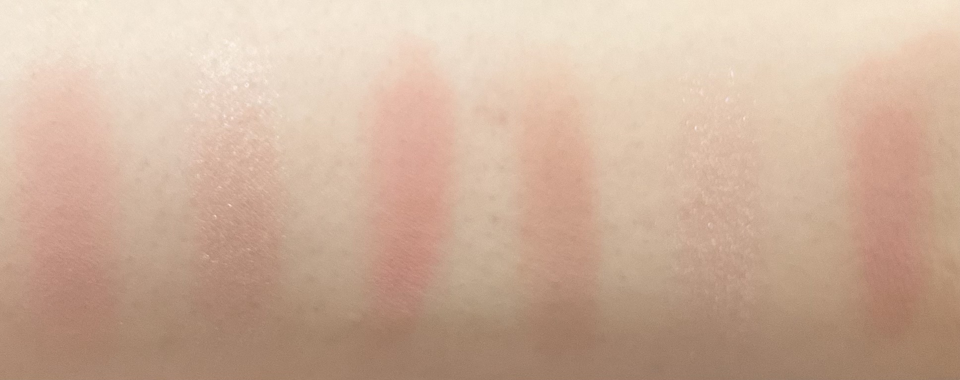 wakemake シームレスウェアクッションのクチコミ「今年の夏大優勝コスメ！

wakemakeソフトシアーマルチパレット02レイジーローズ¥2,6.....」（2枚目）