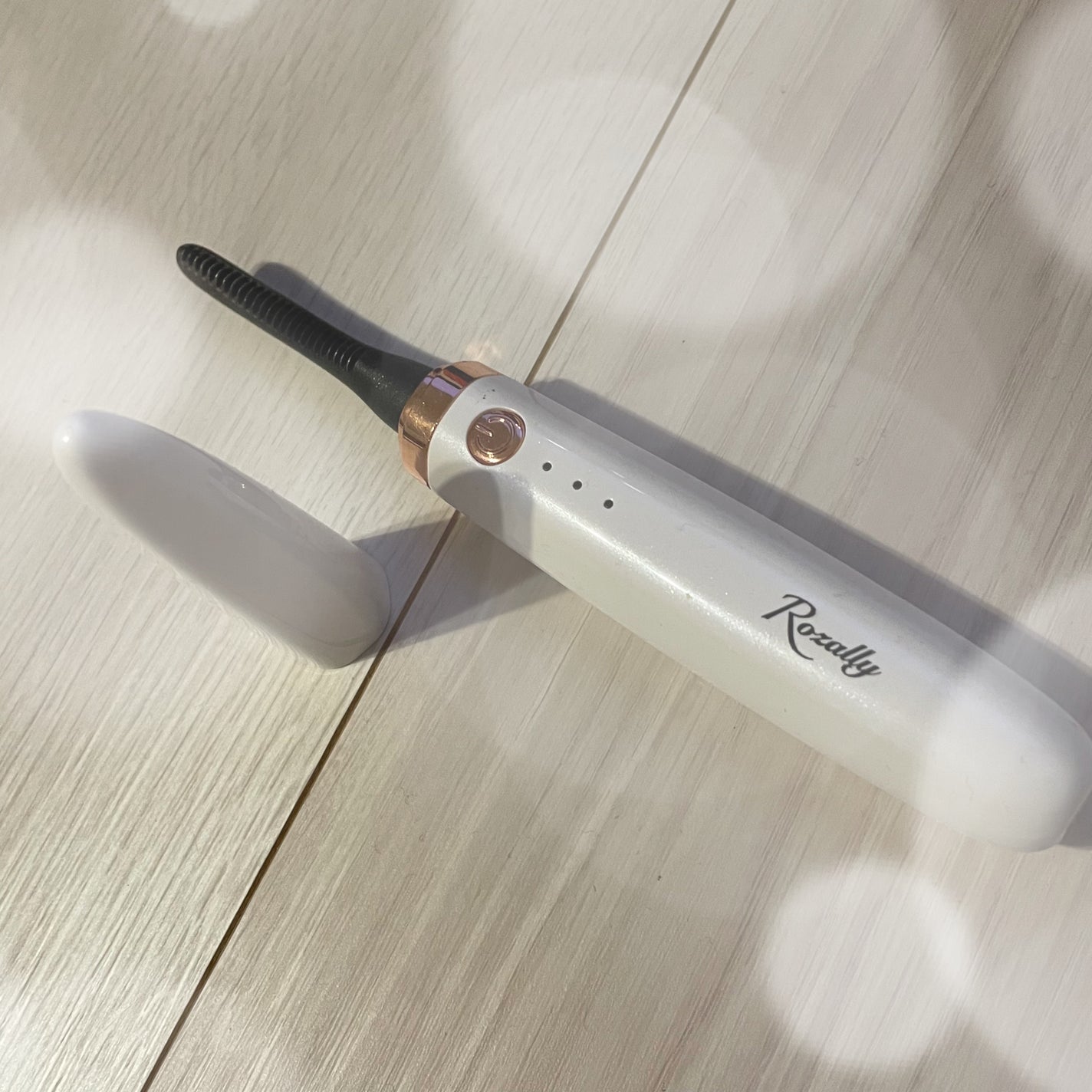 らびゅーん🚀 on LIPS 「ネットで3000円くらいだったかな。ホットビューラーで温度調節..」(1枚目)