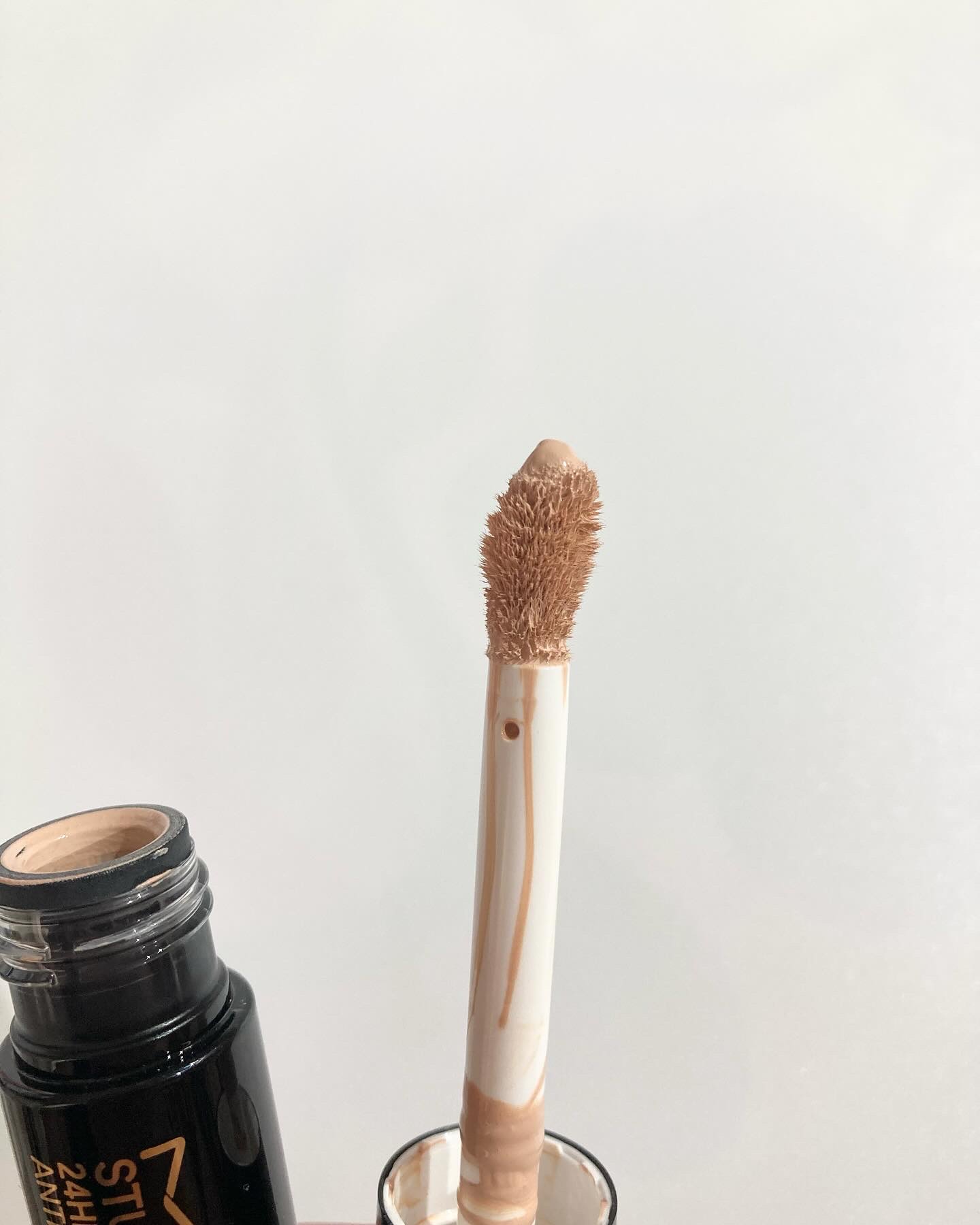 スタジオ ラディアンス 24 ルミナス コンシーラー/M・A・C/リキッドコンシーラーを使ったクチコミ（2枚目）