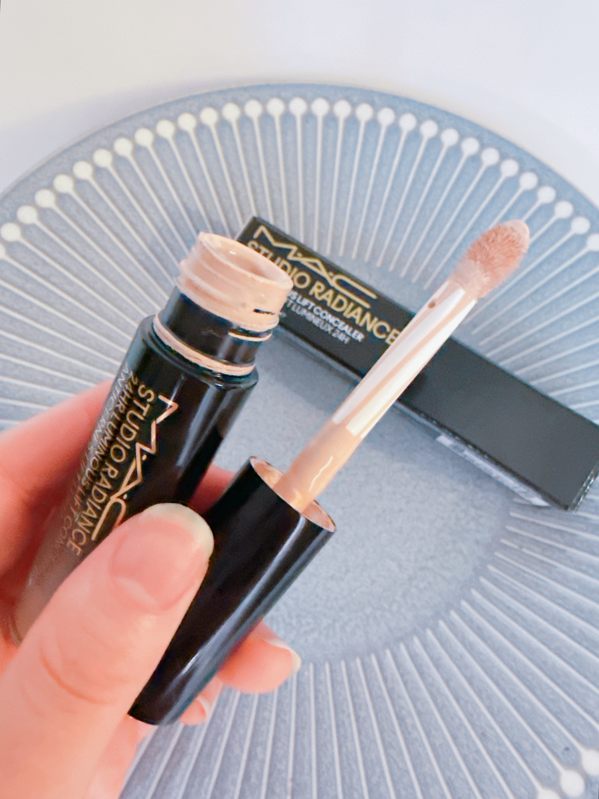 スタジオ ラディアンス 24 ルミナス コンシーラー/M・A・C/リキッドコンシーラーを使ったクチコミ（3枚目）