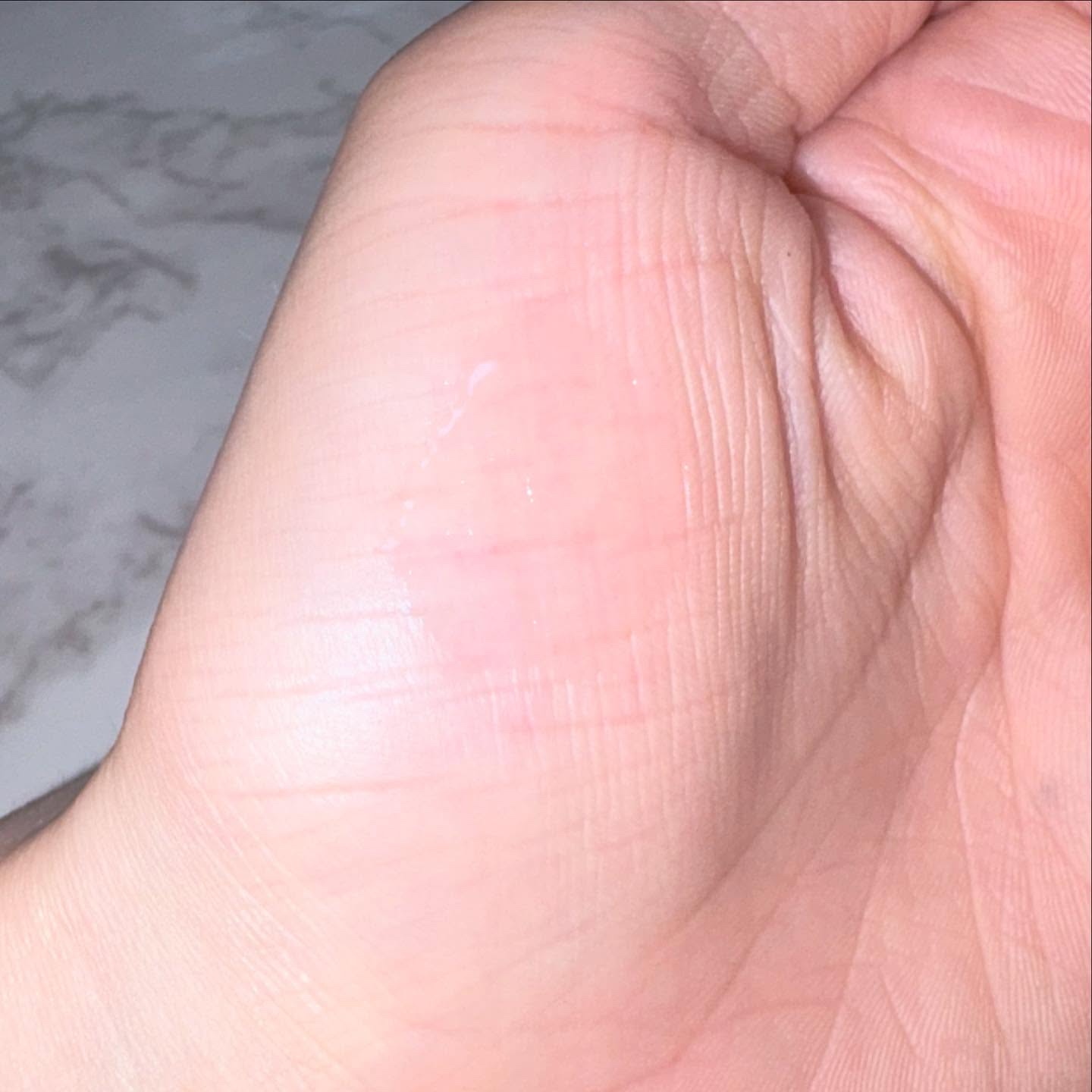 プランピングリップグロウムードボリューマイザー 01 フィーブルピンク(Feeble Pink)/ダルバ/リップグロスを使ったクチコミ（3枚目）