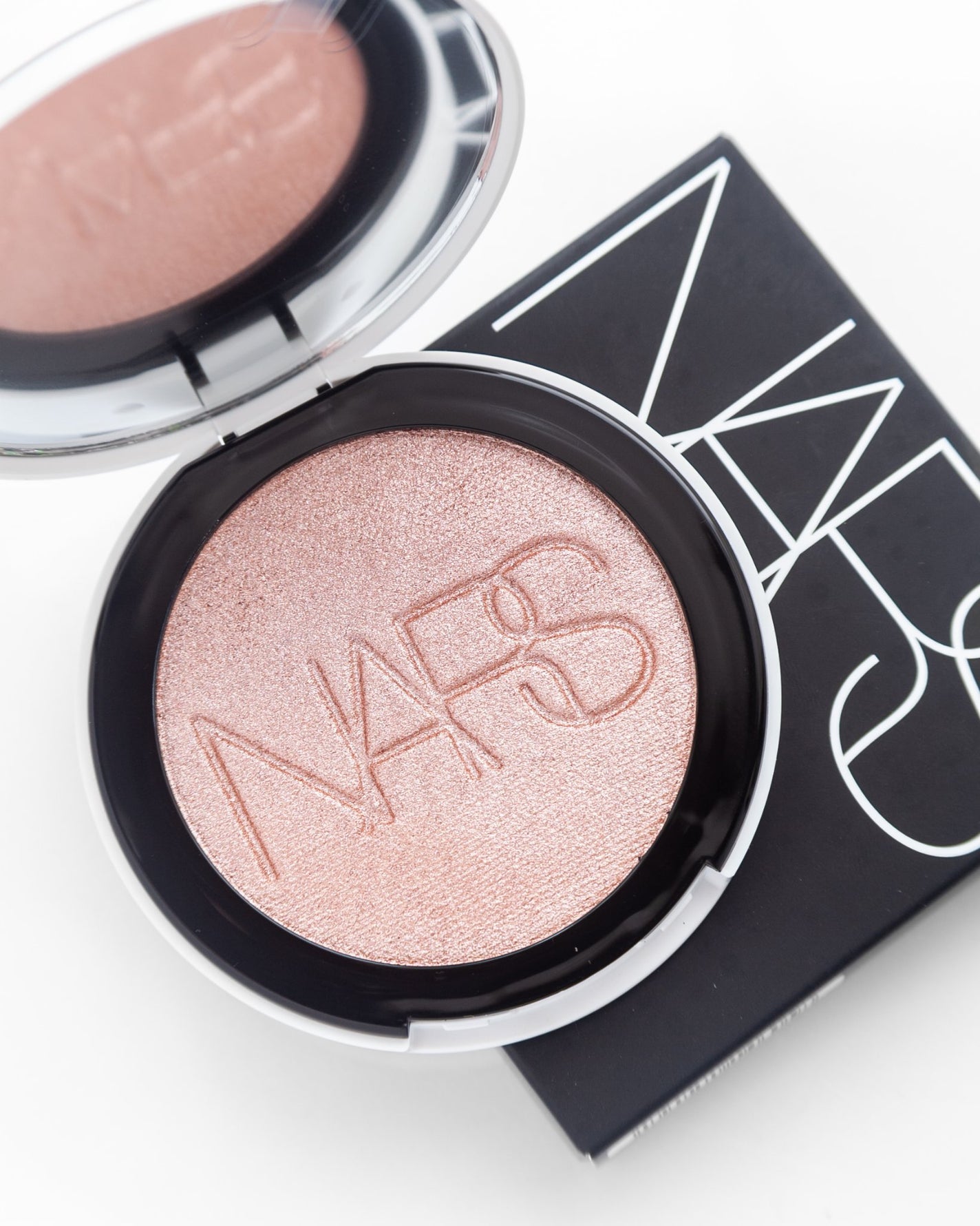 NARS ライトリフレクティング ルミナイジングパウダー/NARS/パウダーハイライトを使ったクチコミ(1枚目)