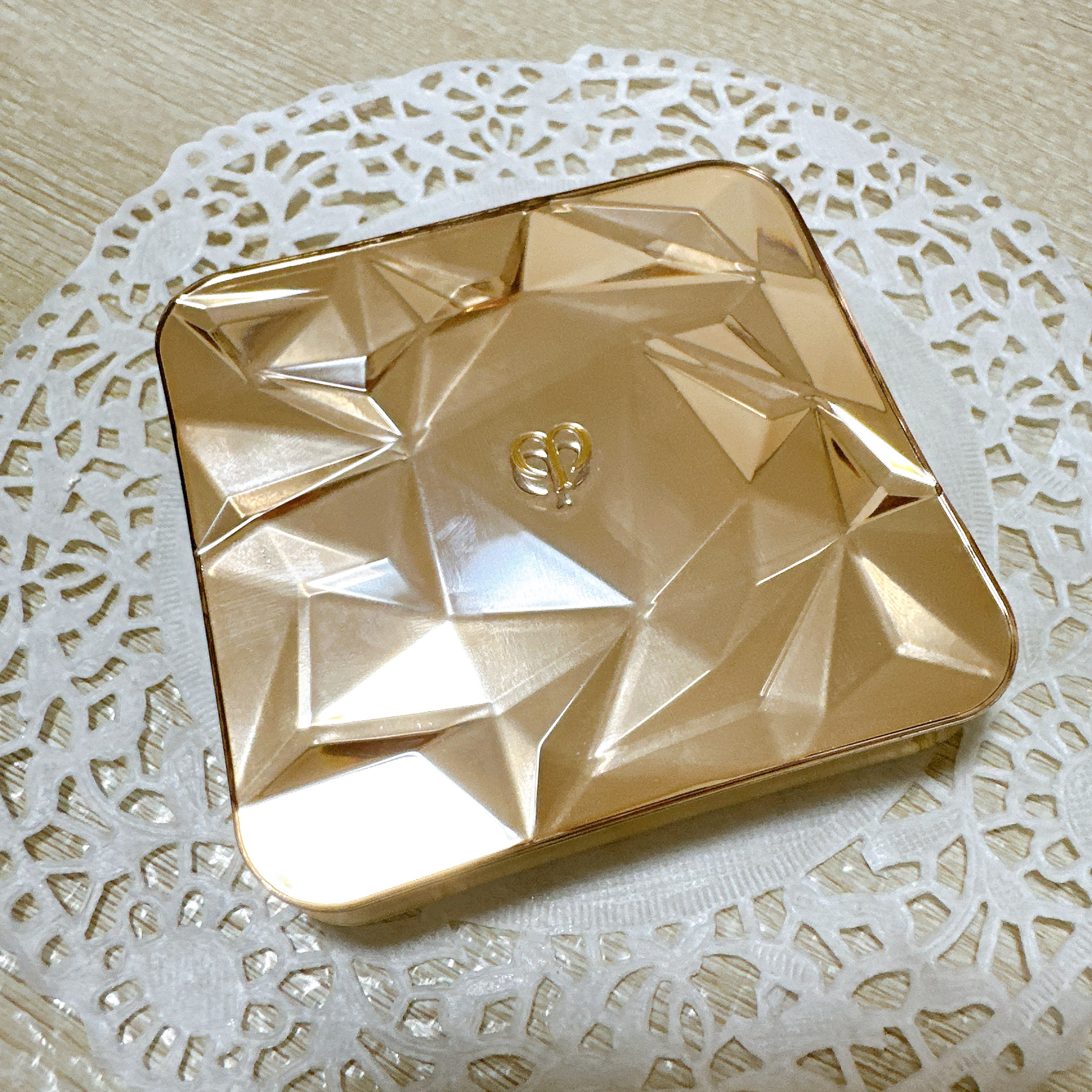 ル・レオスールデクラ /クレ・ド・ポー ボーテ/パウダーハイライトを使ったクチコミ（2枚目）