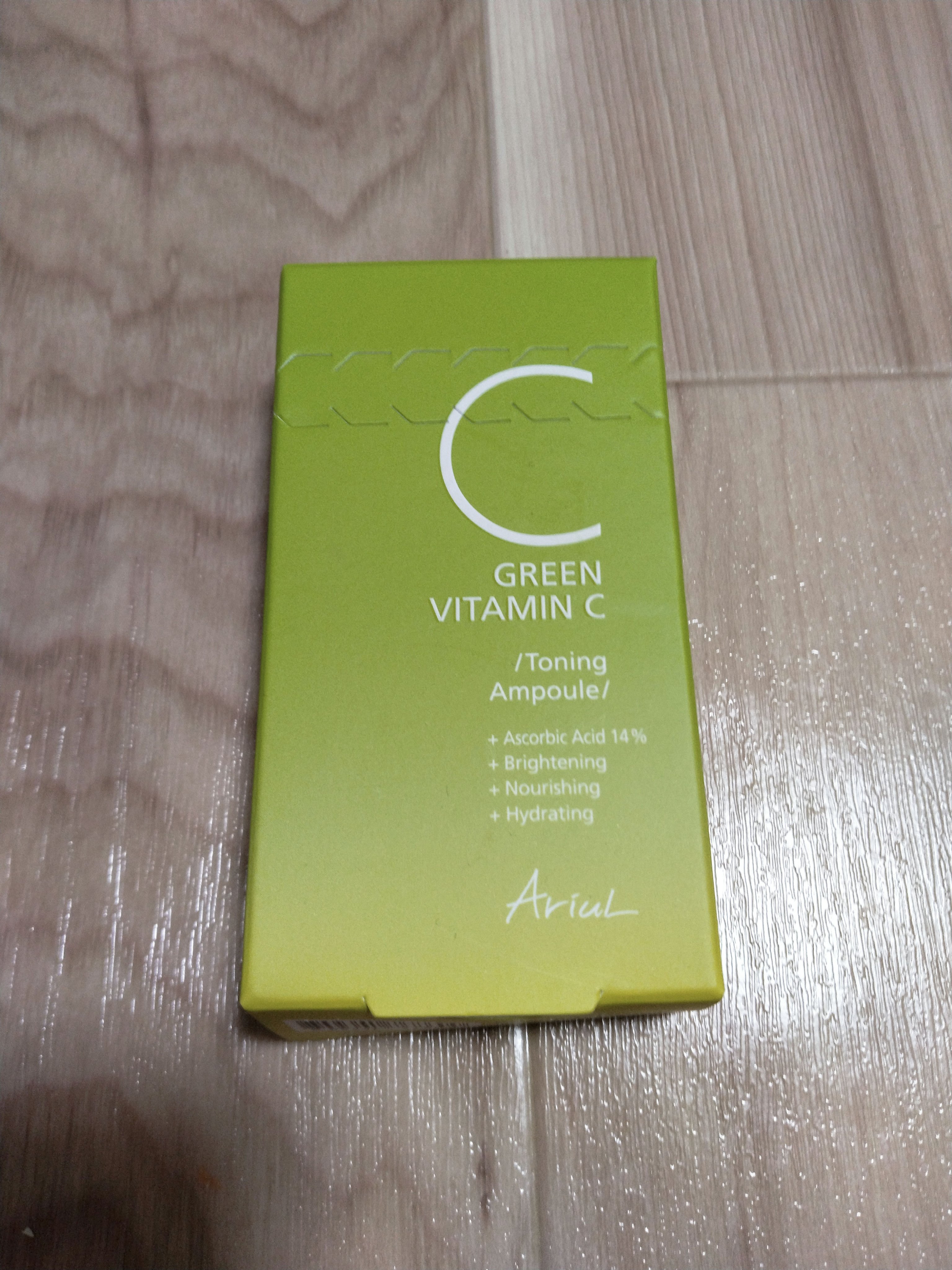 「アリウル グリーンビタミンC トーニングアンプル」は、韓国のスキンケアブランドであるアリウル（Ariul）から提供される美容液です。この製品は、主にビタミンCを中心に、肌をトーンアップし、透明感を与えることを目的としています。

### 