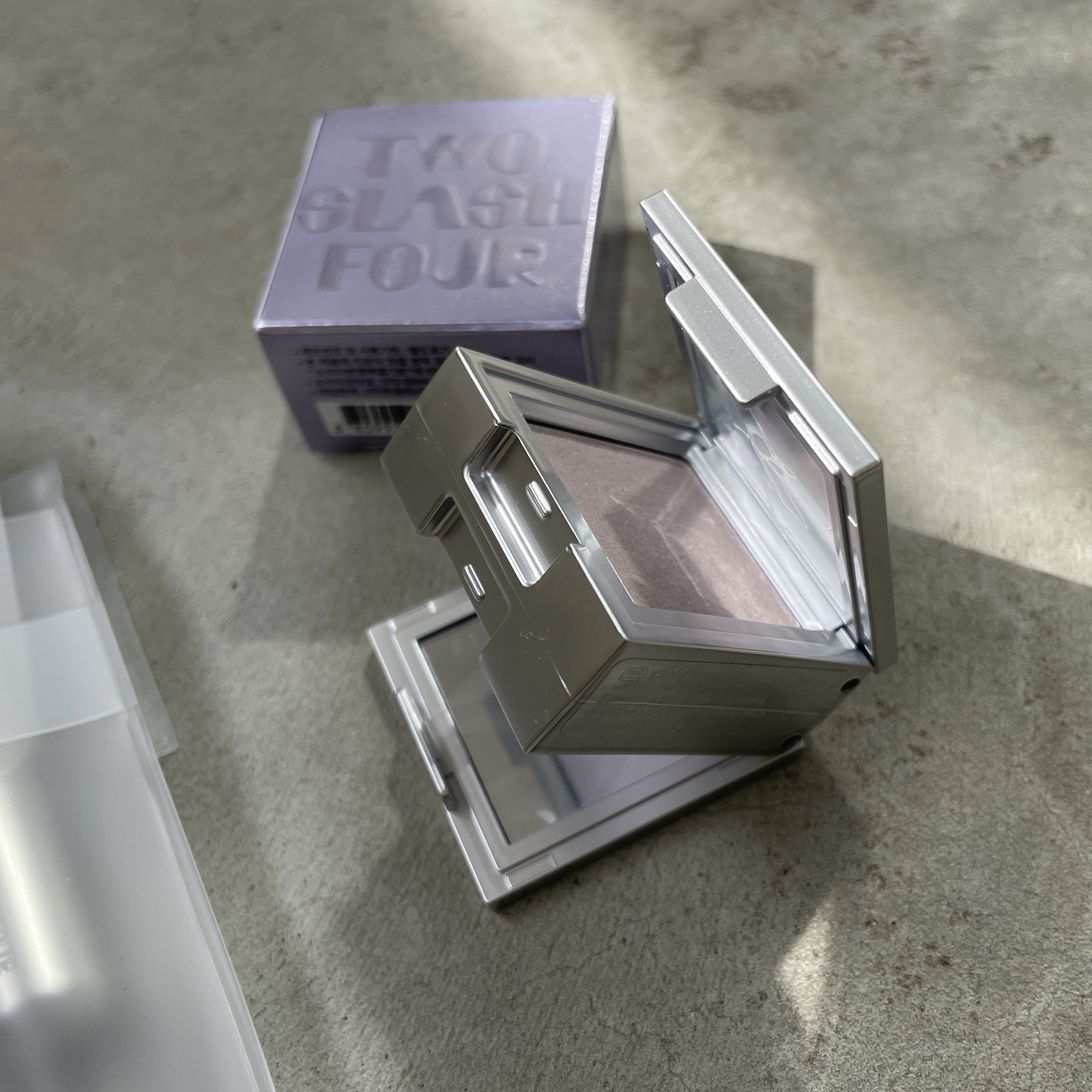 ストロビングフェイスキューブ/TWO SLASH FOUR/ハイライトを使ったクチコミ（2枚目）