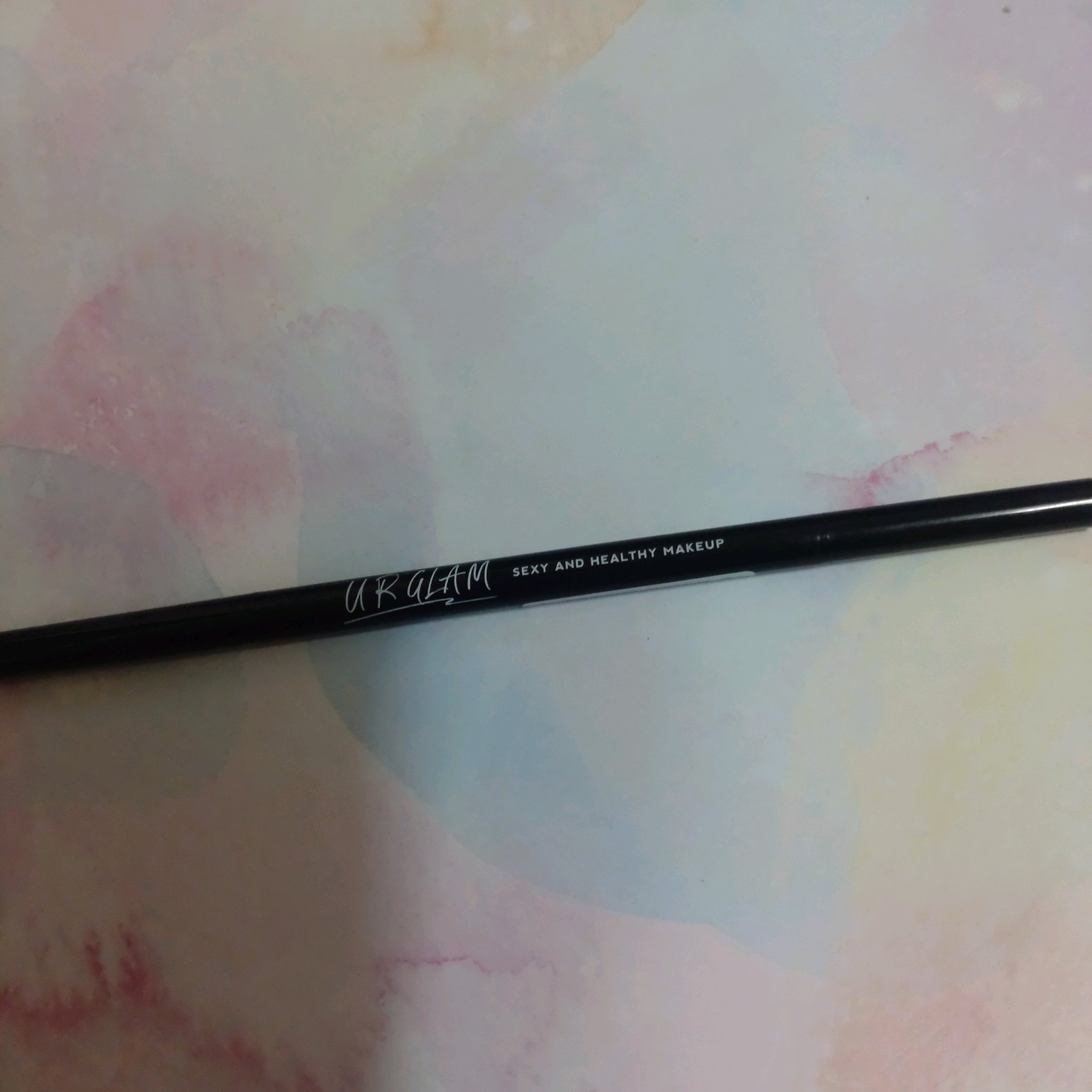 何本目かわからない…

もうずーっとこれ！
色味が気に入ってるんだけどリニューアルでちょっと変わったってホントですか！？まだリニューアル前の使ってる(多分)
細くて描きやすいしブラシついてるし、これは無くならないで欲しいものの1つですね…1