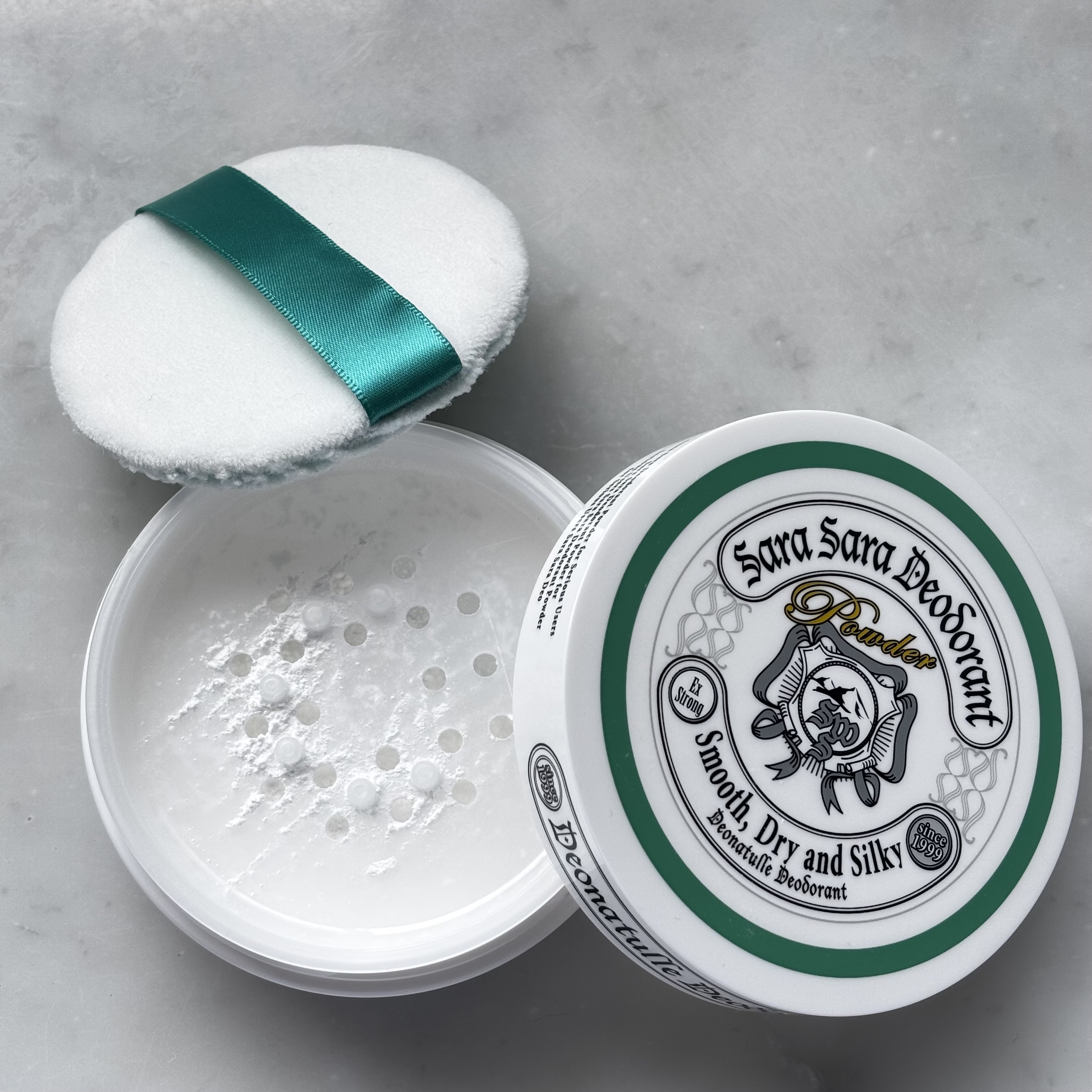 薬用さらさらデオドラントパウダー/デオナチュレ/デオドラント・制汗剤を使ったクチコミ（2枚目）