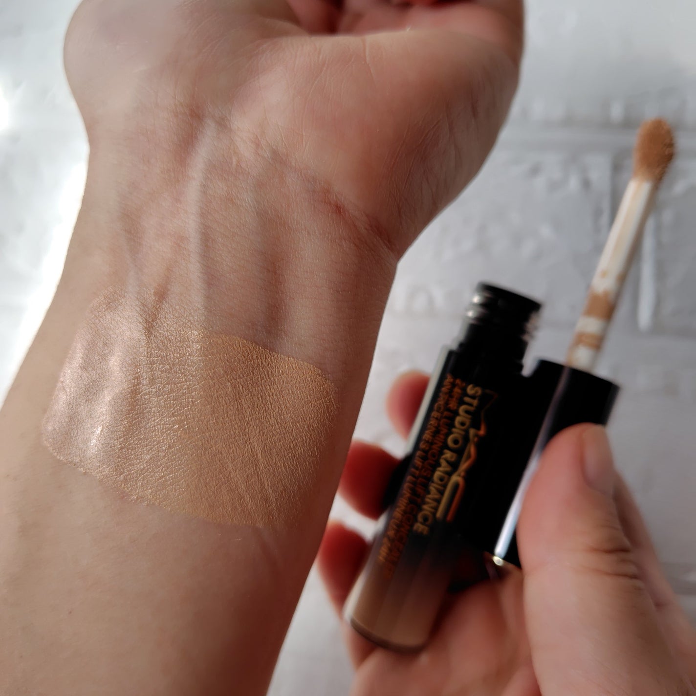 スタジオ ラディアンス 24 ルミナス コンシーラー/M・A・C/リキッドコンシーラーを使ったクチコミ(4枚目)