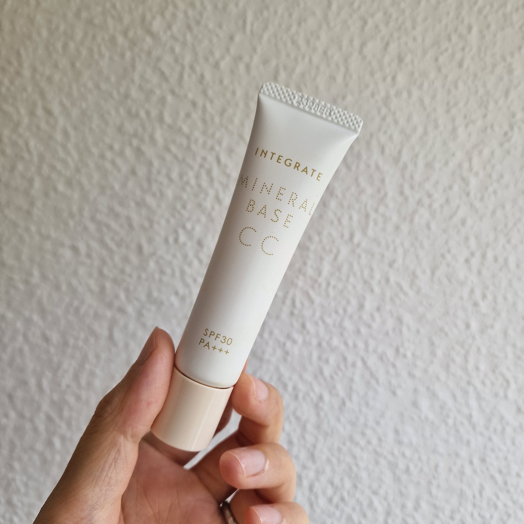 インテグレートのミネラルベースＣＣを使い切り！

少し前に生産終了してしまったのですが、まだストックが1本あるのでそれもしっかり使います！

酸化亜鉛フリーで毛穴に詰まりにくく、セミマットで季節問わず使いやすかった。

伸びがよく、トーンア