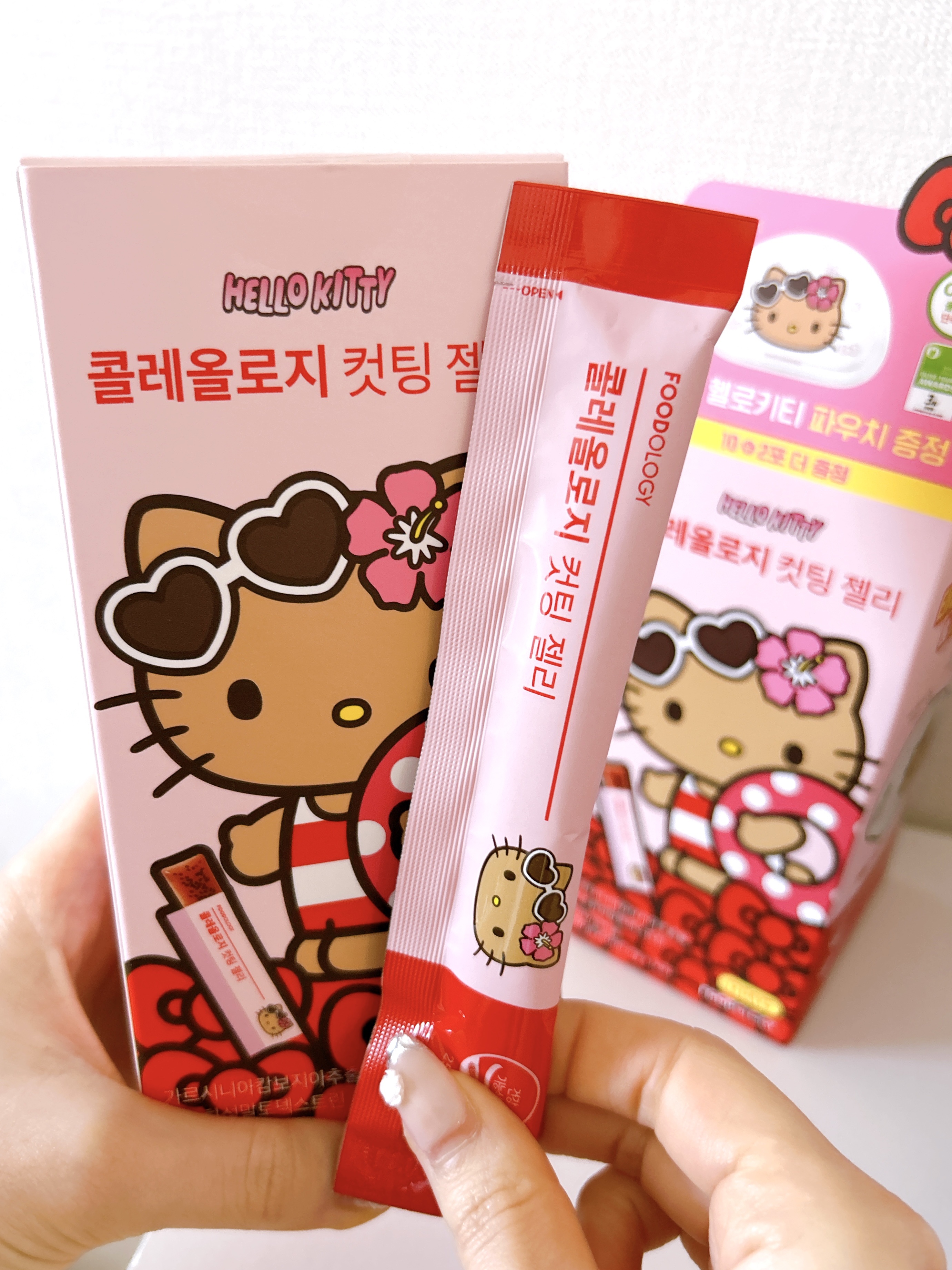 FOODOLOGYコレオロジーカットゼリーとサンリオがコラボ🎀
ミニポーチもついてた！！