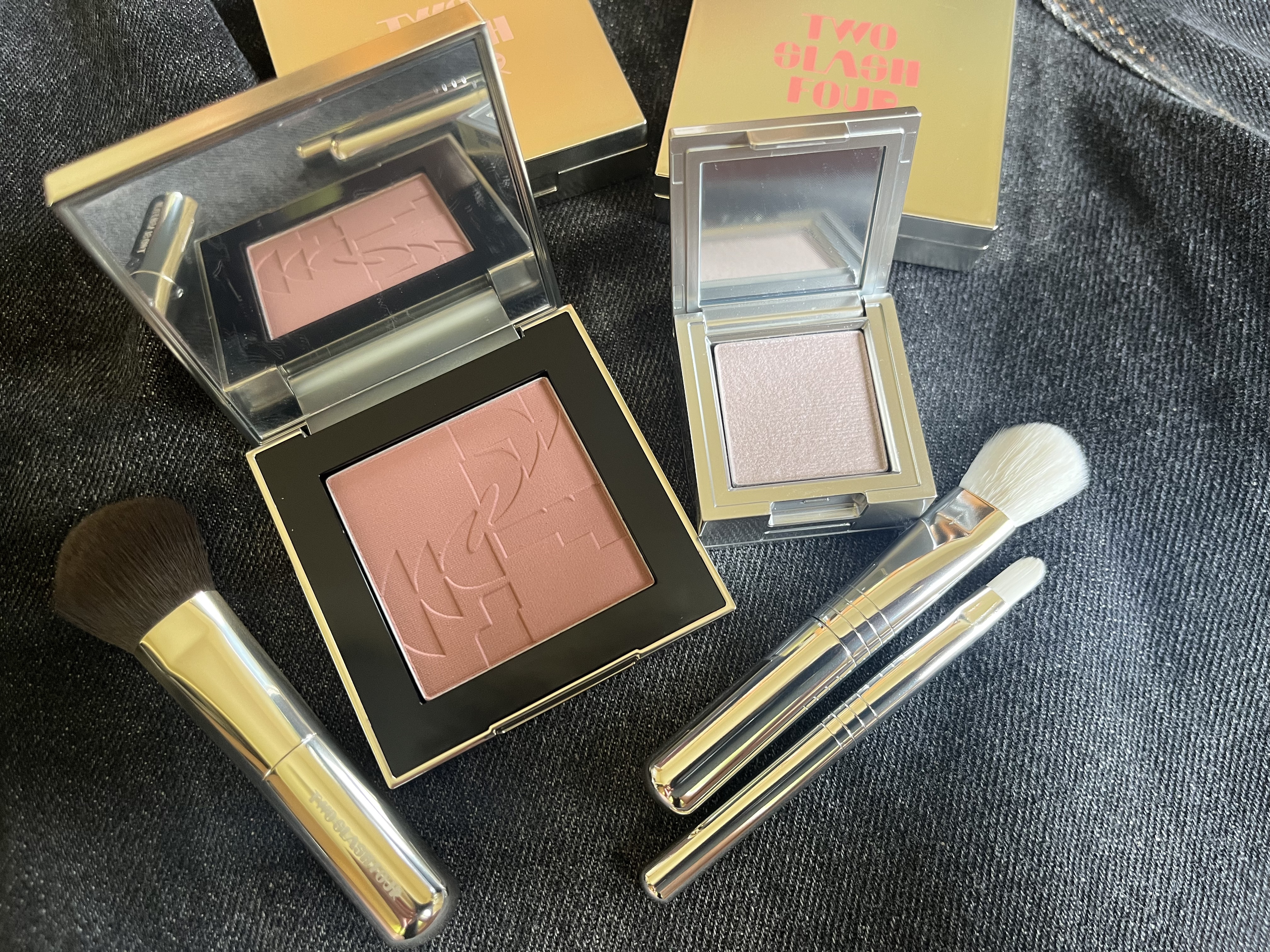 ストロビングフェイスキューブ/TWO SLASH FOUR/ハイライトを使ったクチコミ（1枚目）