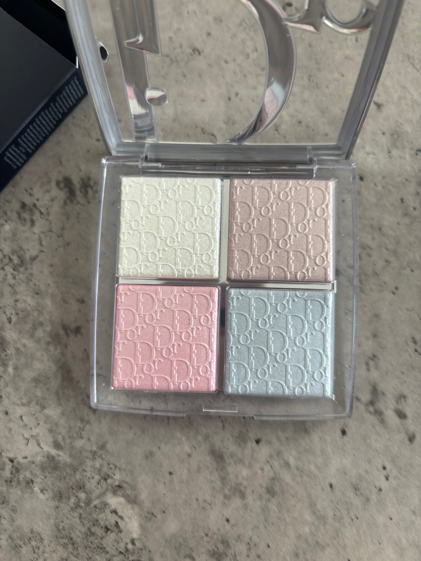 ディオール バックステージ フェイス グロウ パレット/Dior/ハイライトを使ったクチコミ(2枚目)