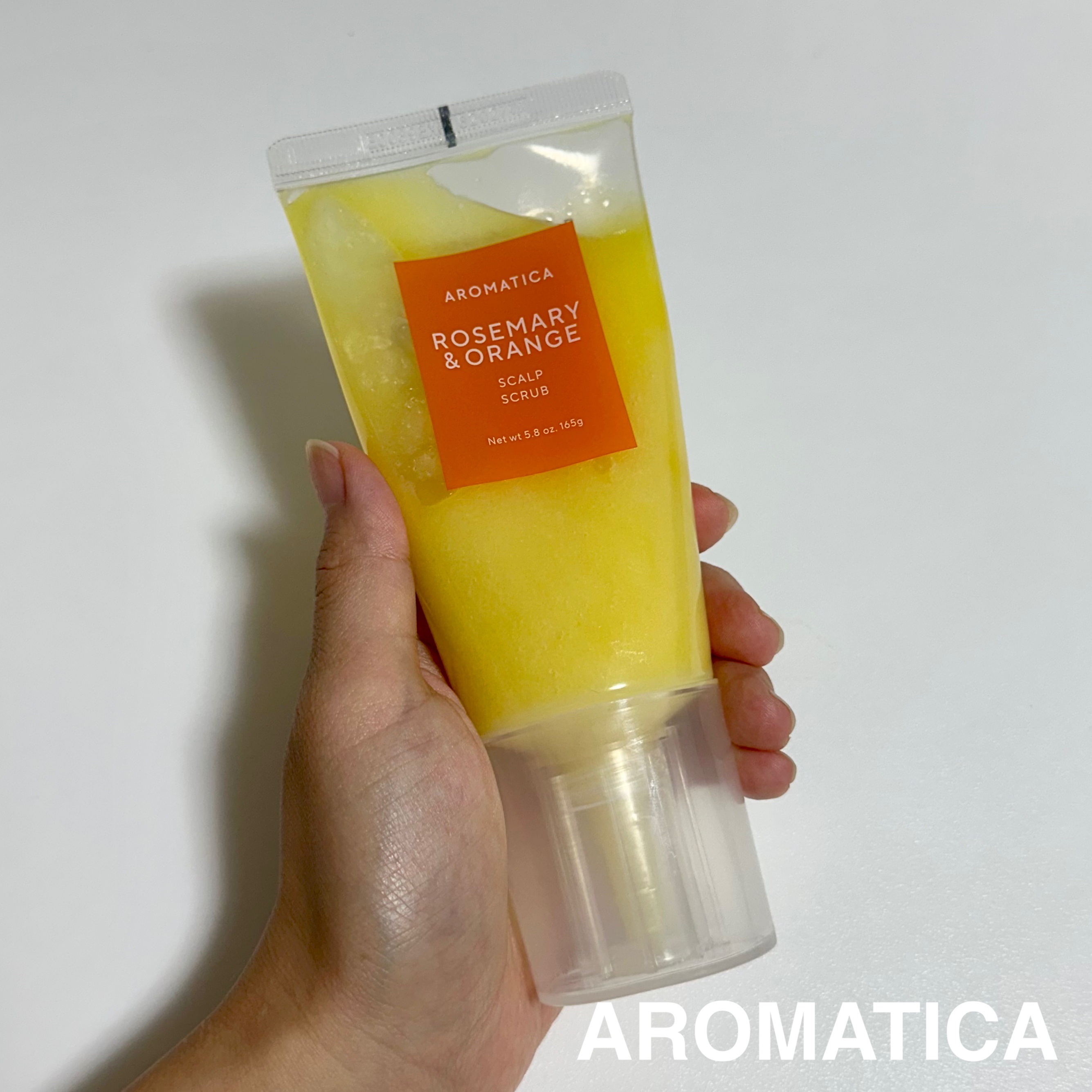 🌿AROMATICA
ROSEMARY & ORANGE 
SCALP SCRUB🧴🫧

暑い季節にぴったりな、
夏の頭皮ケアアイテム🍊🌿
スースーする爽快感と、
自然な香りに癒される♡

日本限定の
ローズマリー＆オレンジフレー